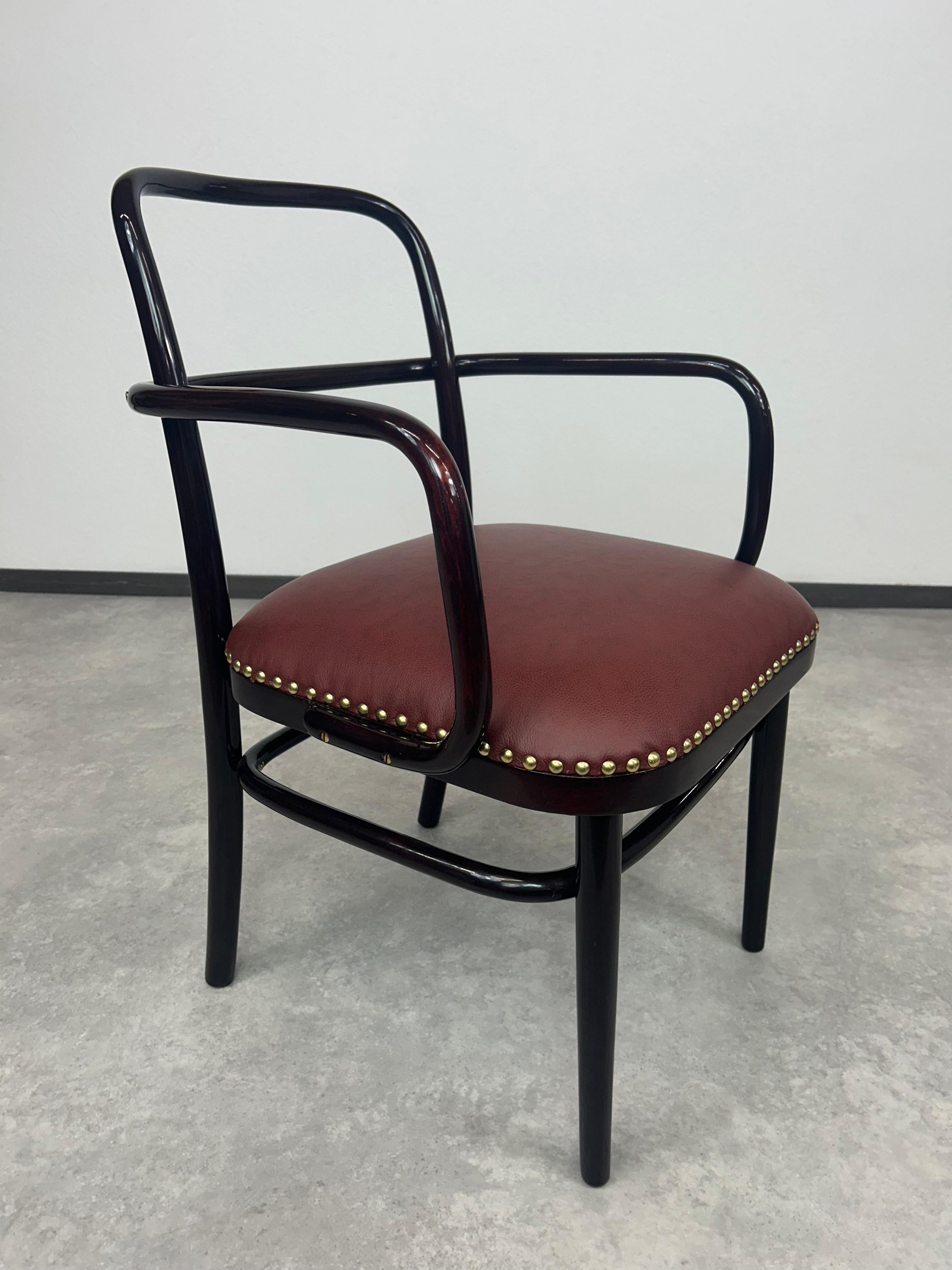 Silla de escritorio Art decó A64F de Adolf Gustav Schneck para Thonet Mundus. Teñido y repulido profesionalmente con pulimento francés y asiento de cuero nuevo.