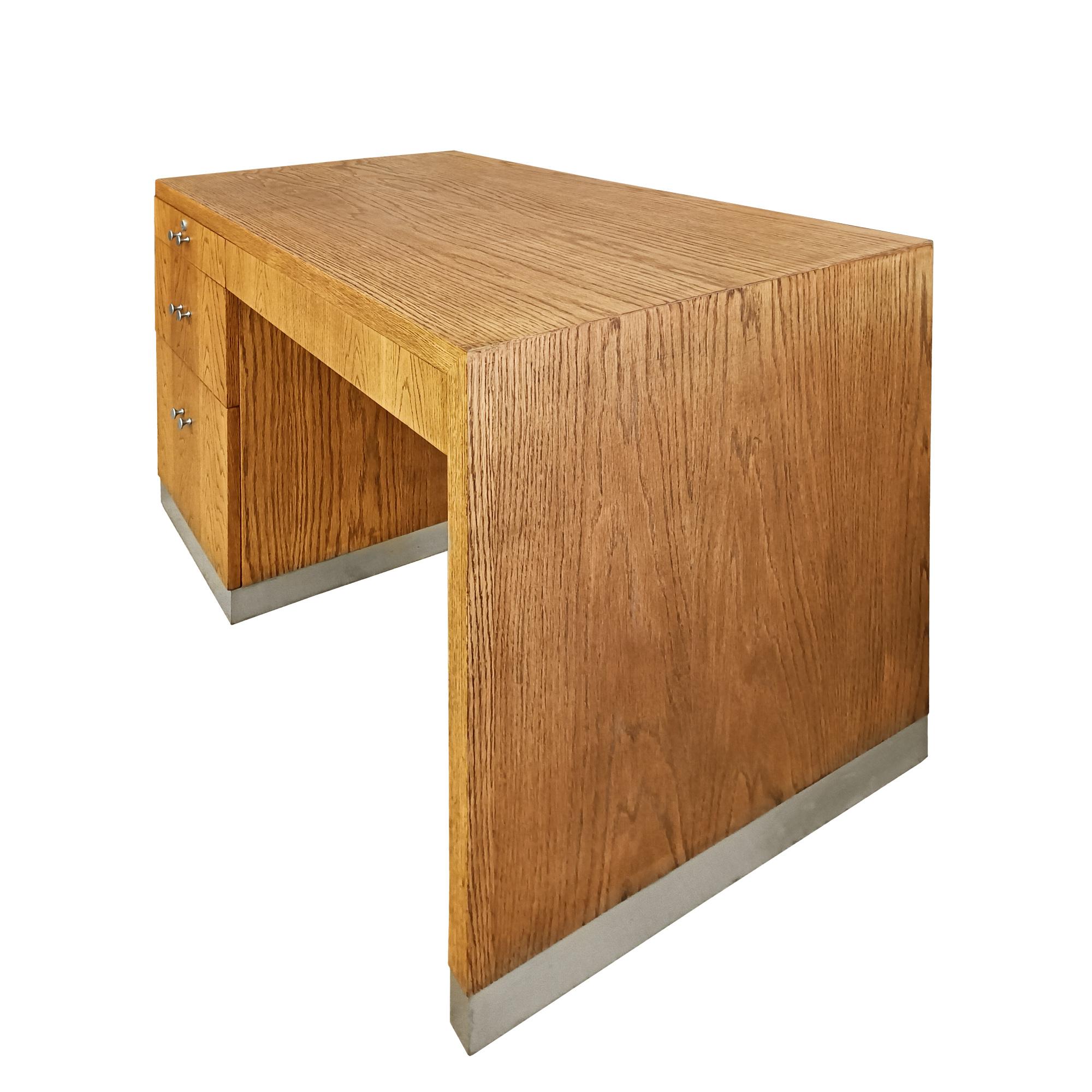 Art Deco drawer unit desk, four drawers, wood with oak veneer, resting on an aluminium-covered base. Aluminium handles. Satiny varnish finishing.

France circa 1930