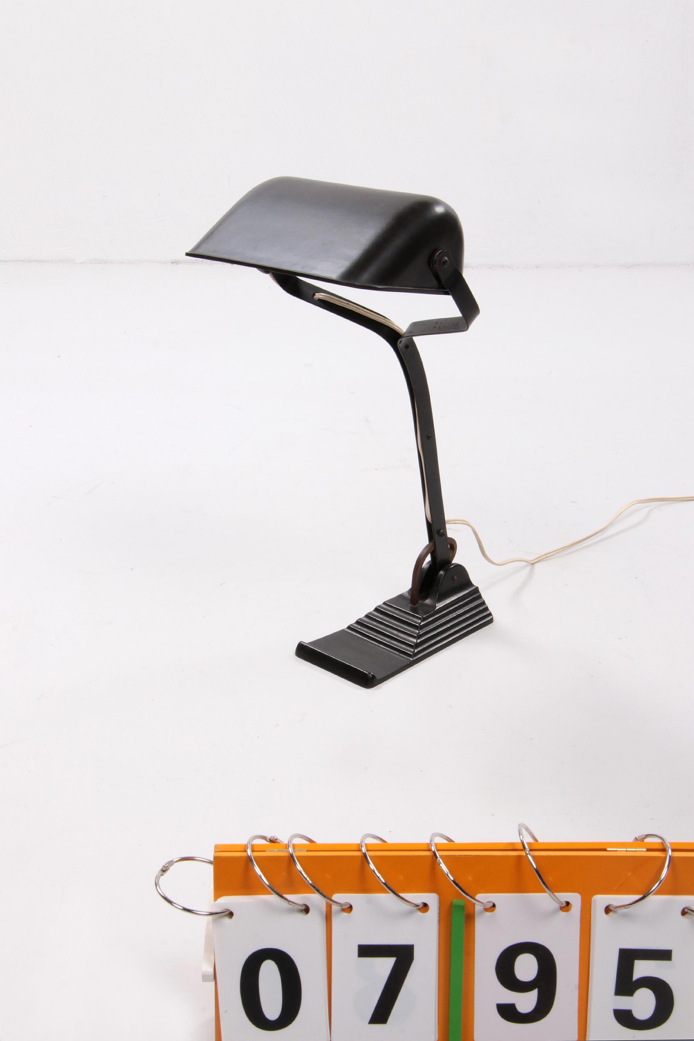Mid-Century Modern Art Deco desk lamp also called (notary lamp) made by Erpe Belgium. For Sale