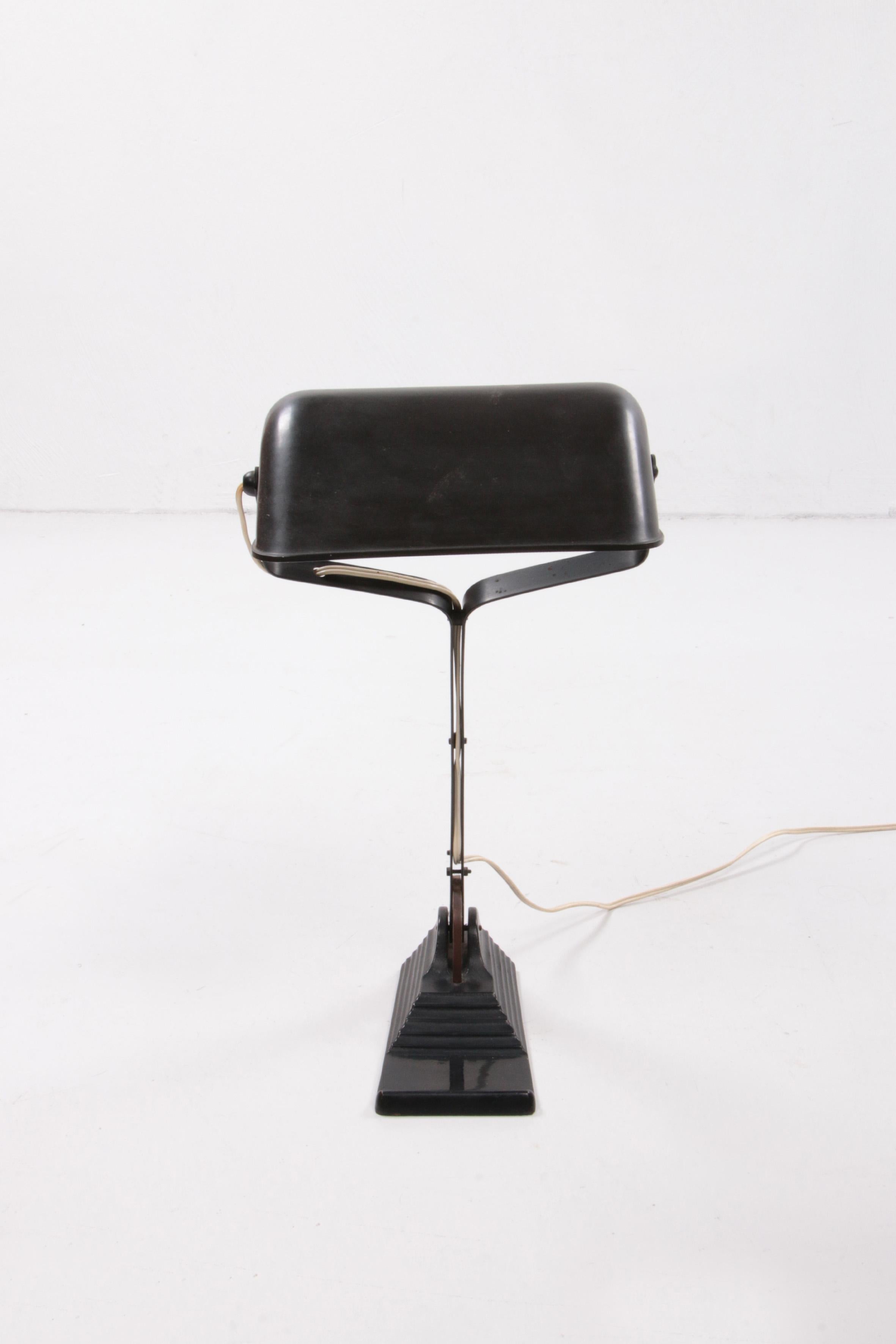 Mid-20th Century Art Deco desk lamp also called (notary lamp) made by Erpe Belgium. For Sale