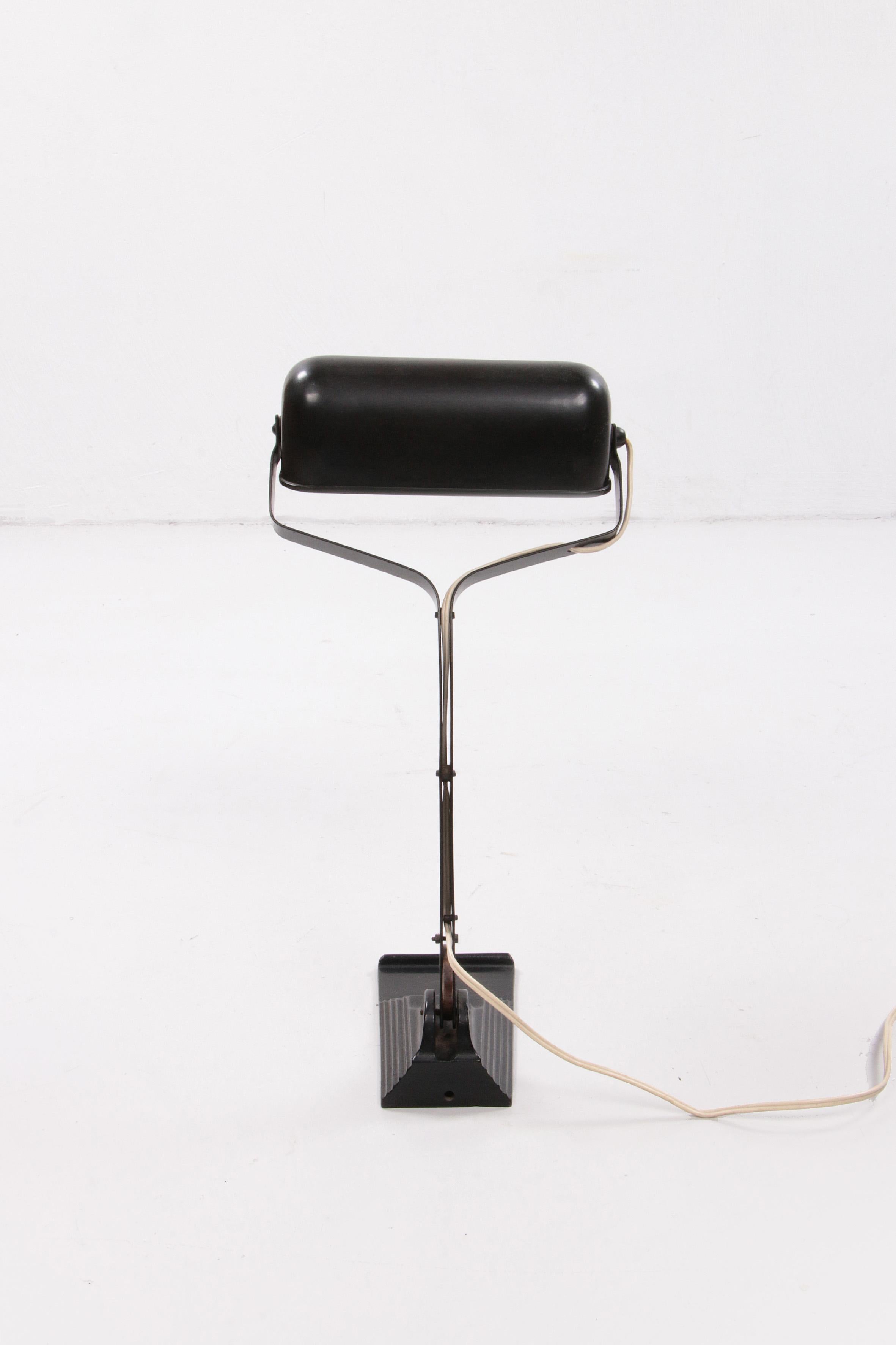 Schreibtischlampe im Art déco-Stil, auch (notary-Lampe) genannt, hergestellt von Erpe Belgium. 1