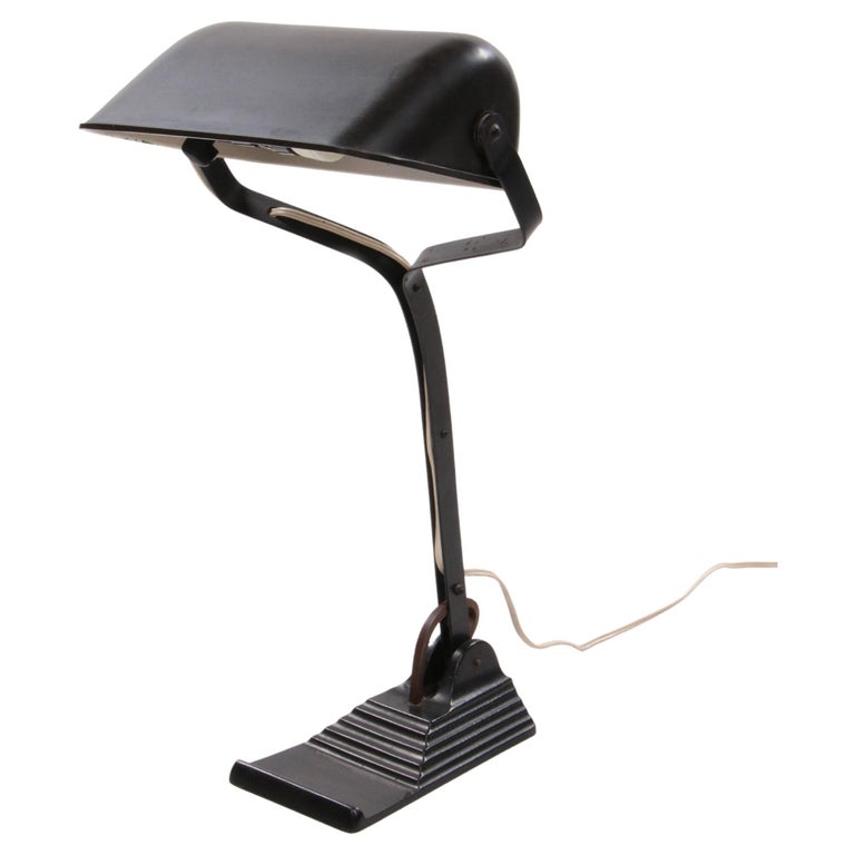 Lampe de bureau Art Déco également appelée (lampe de bureau) fabriquée par  Erpe Belgique. En vente sur 1stDibs