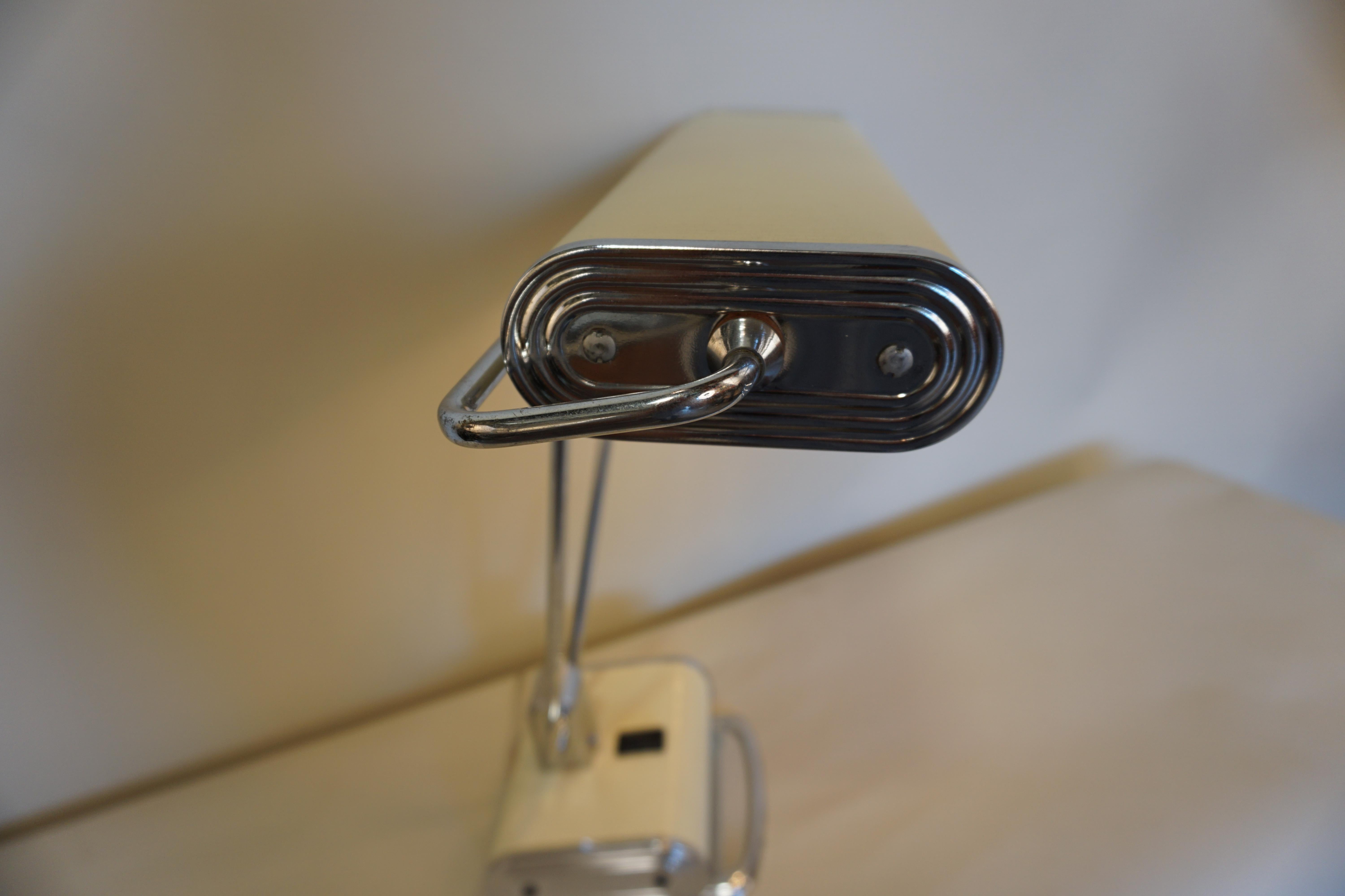 Laqué Lampe de bureau Art Déco d'Eileen Gray pour Jumo en vente