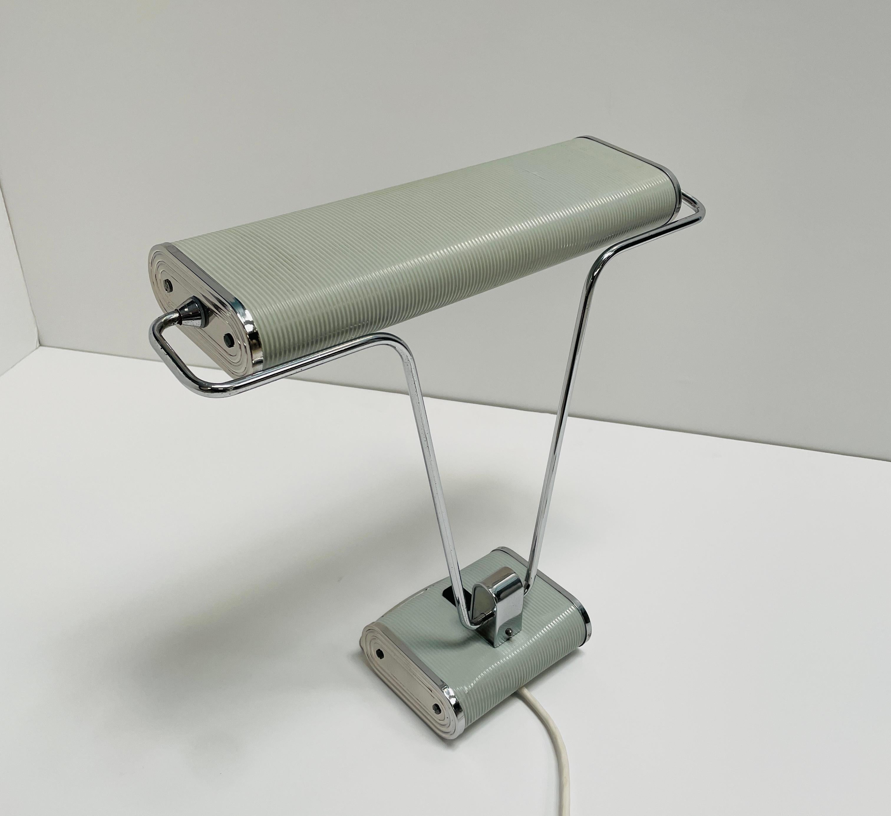 Art Deco Desk Lamp by Eileen Gray In Good Condition For Sale In Los Angeles, CA