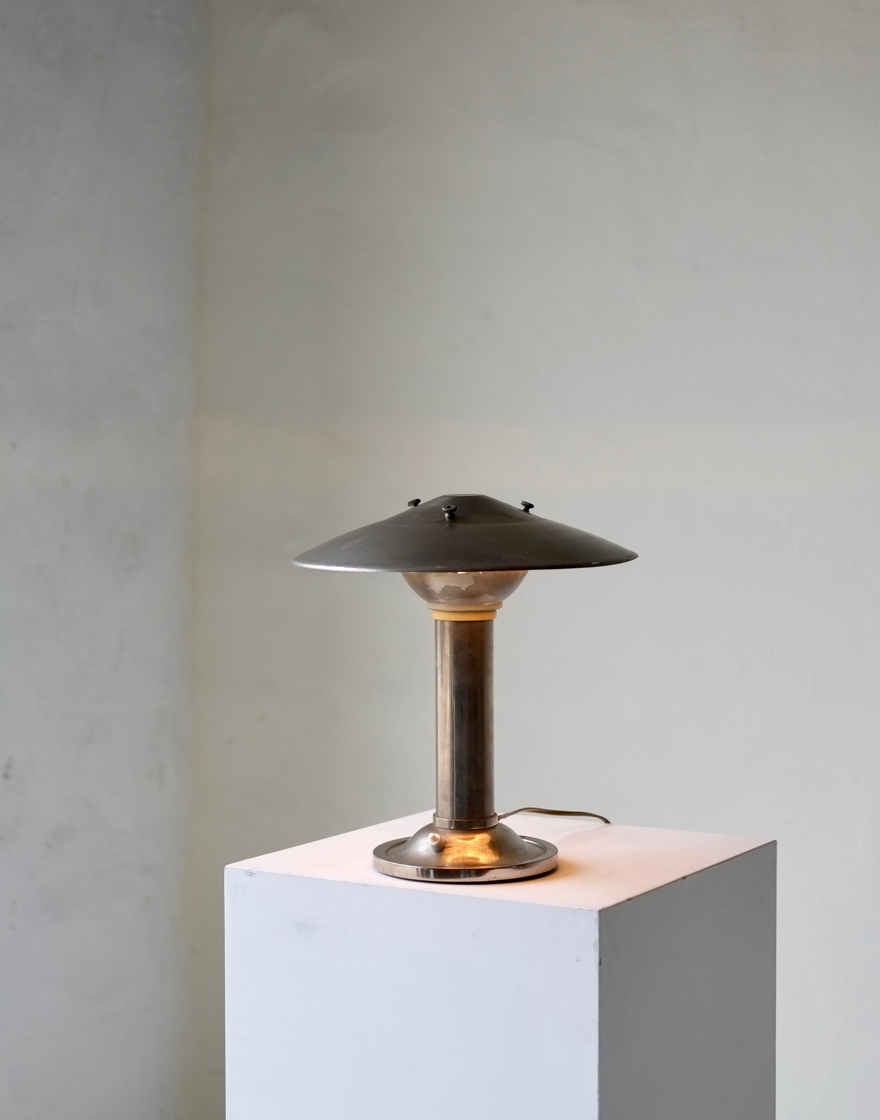 Mid-20th Century Art Deco Desk Lamp By Eloctra For Sale