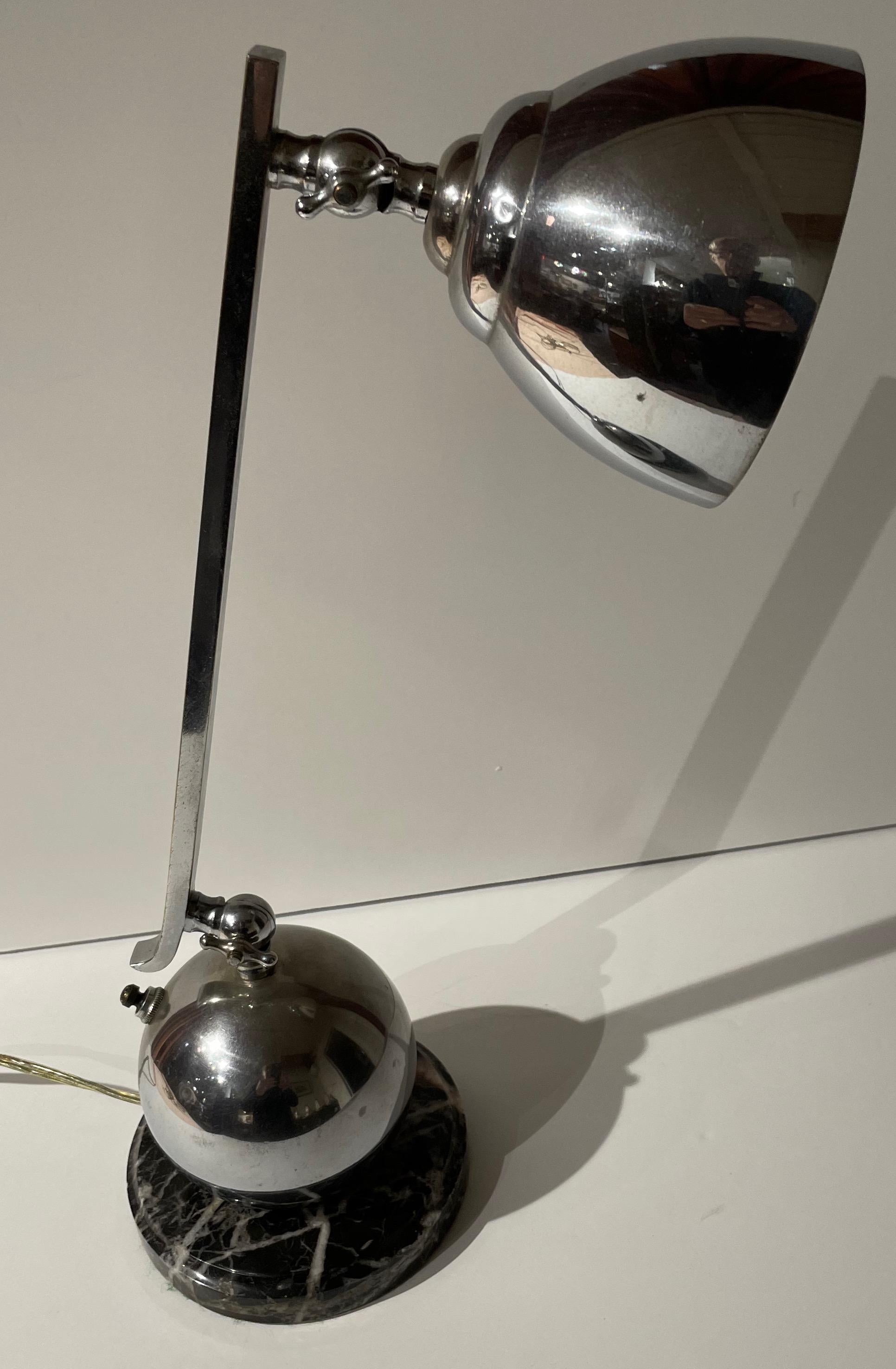 Métal Lampe de bureau Art déco avec plateau de comptoir industriel en vente