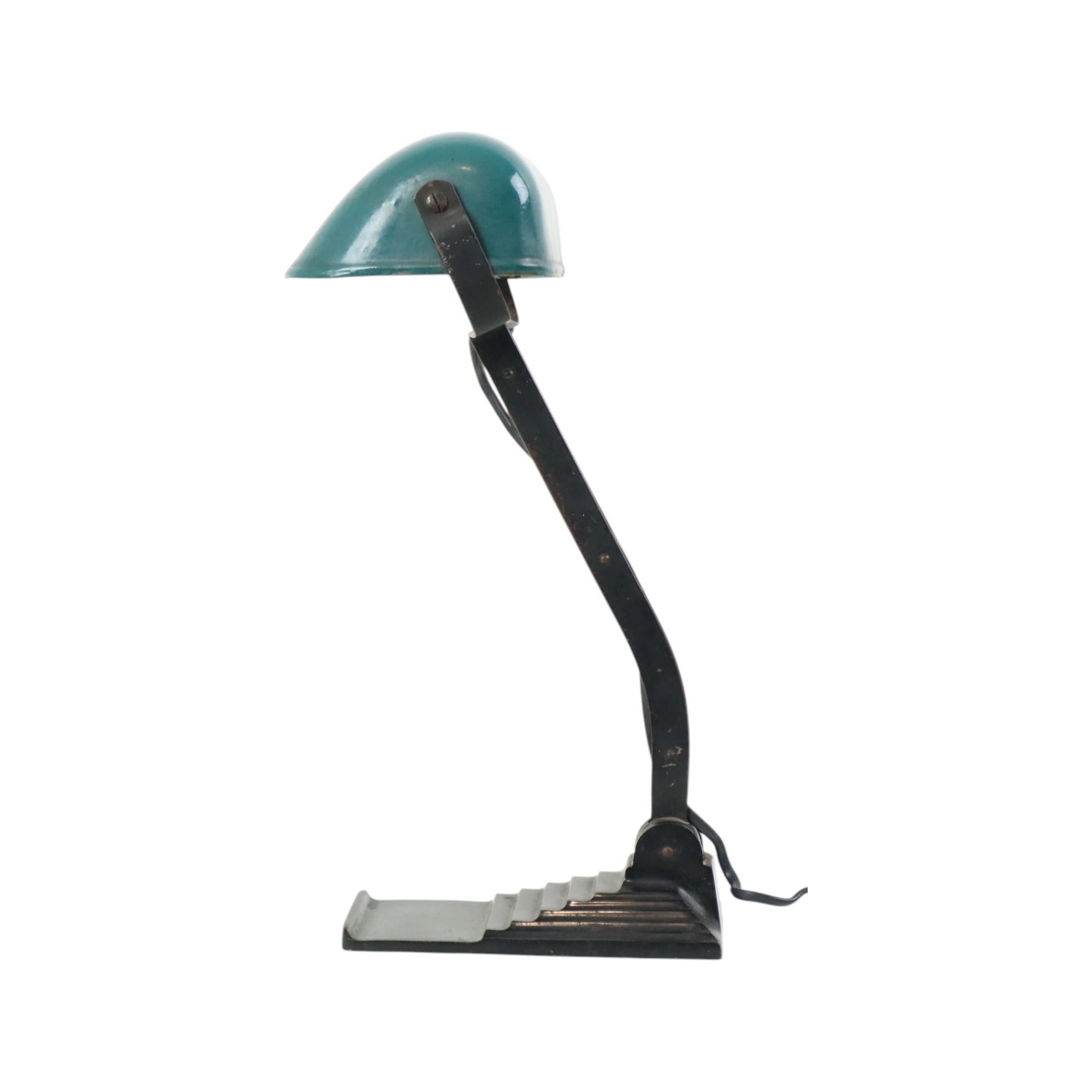 Art déco Lampe de bureau Art Déco Erpe Modèle 52 Bauhaus en émail vert en vente