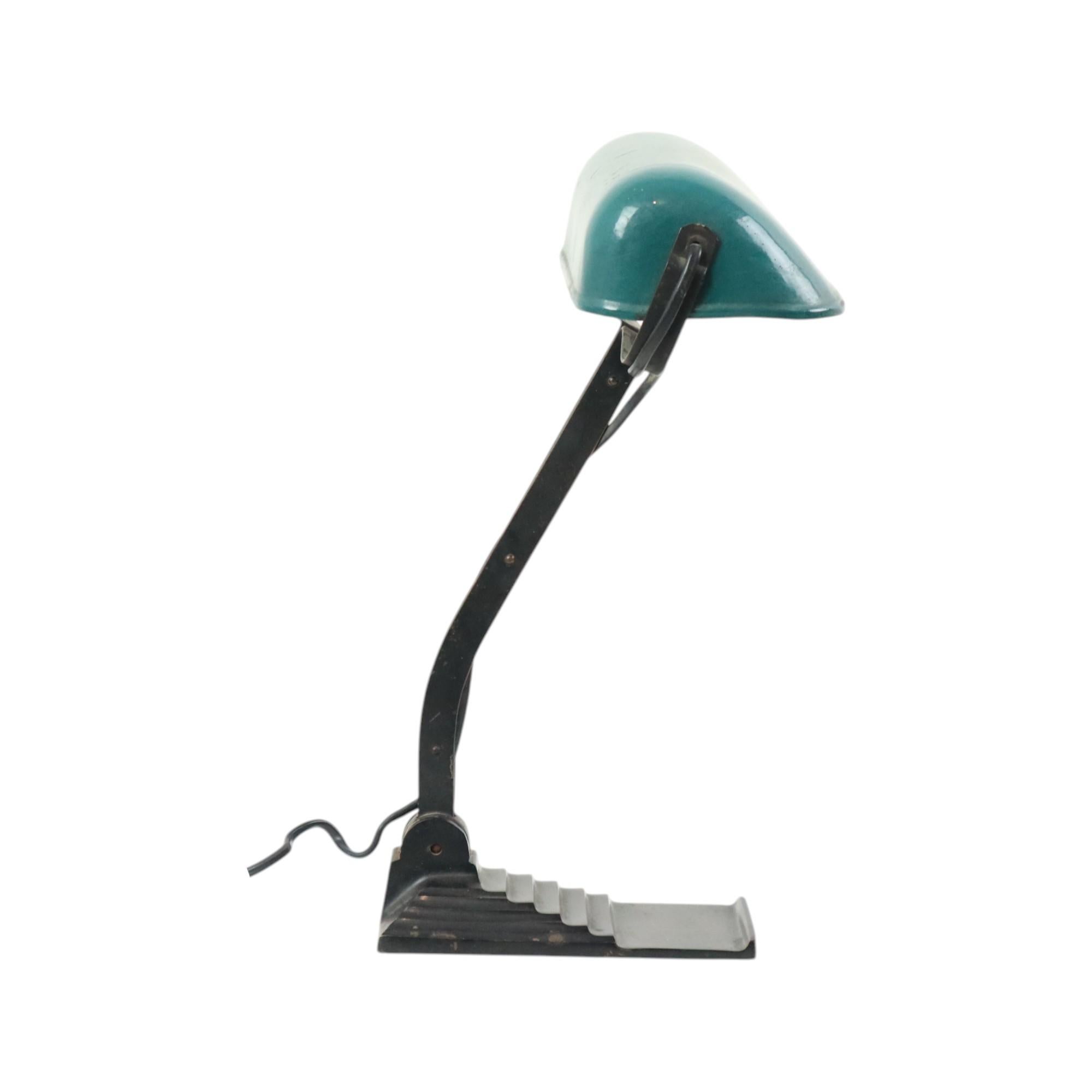 Lampe de bureau Art Déco Erpe Modèle 52 Bauhaus en émail vert Bon état - En vente à Poperinge, BE