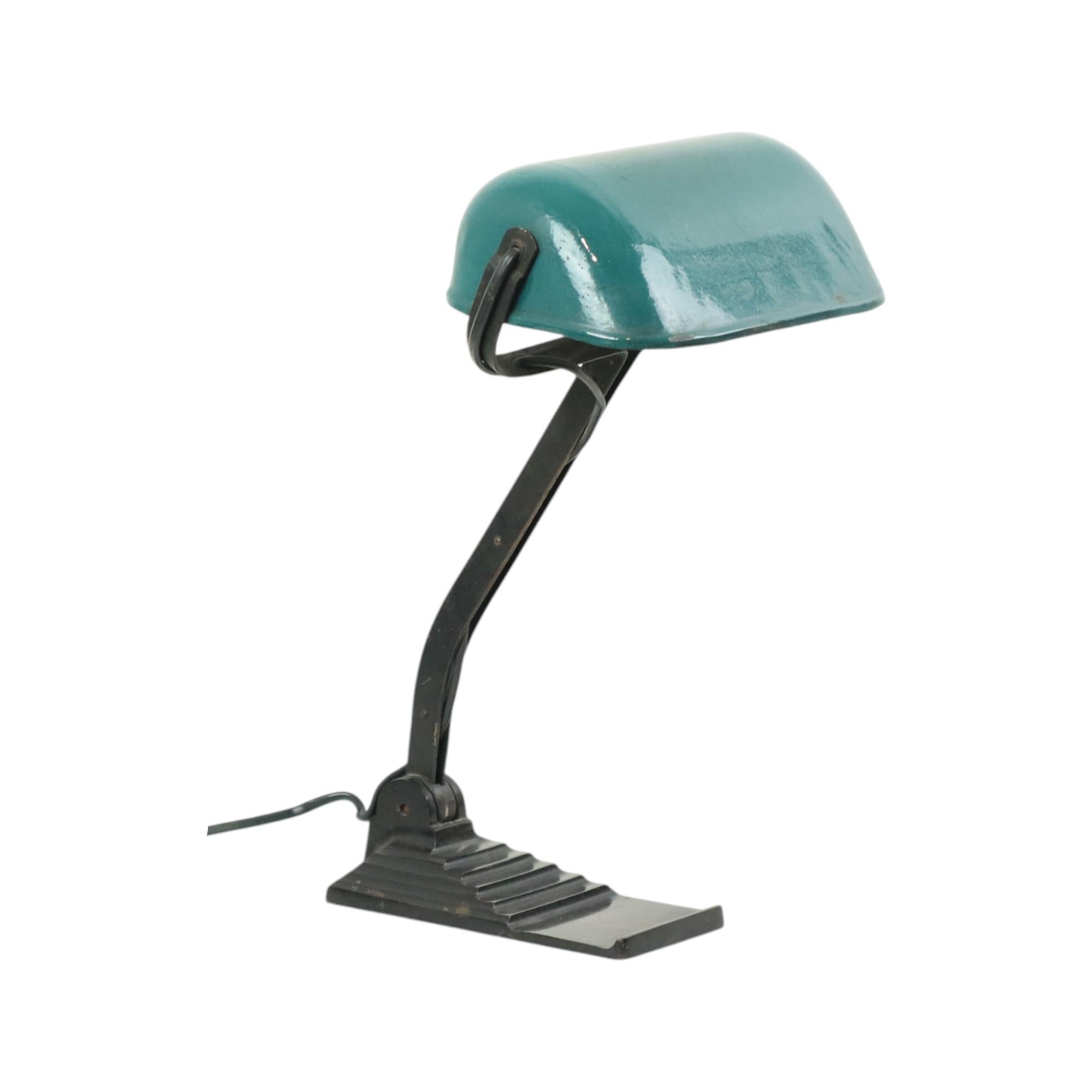 Milieu du XXe siècle Lampe de bureau Art Déco Erpe Modèle 52 Bauhaus en émail vert en vente