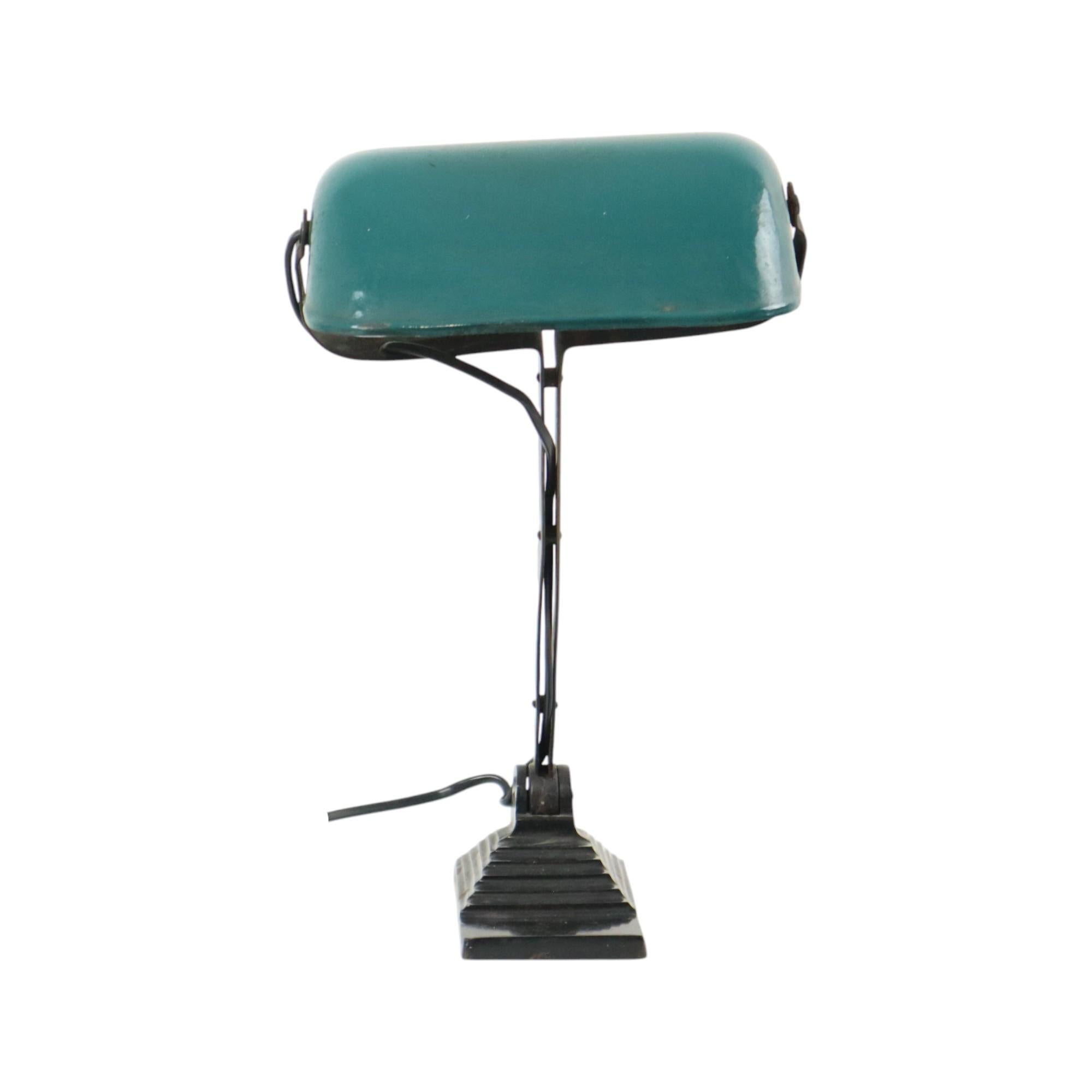 Lampe de bureau Art Déco Erpe Modèle 52 Bauhaus en émail vert en vente 1