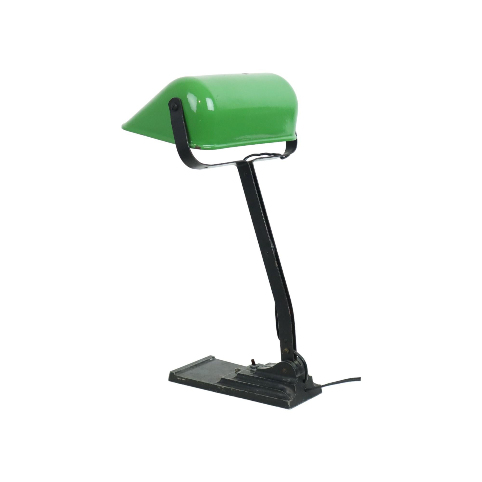 Art Deco Desk Lamp Notary Lamp Erpe Model 52 Enamel Shade Green In Good Condition For Sale In Poperinge, BE