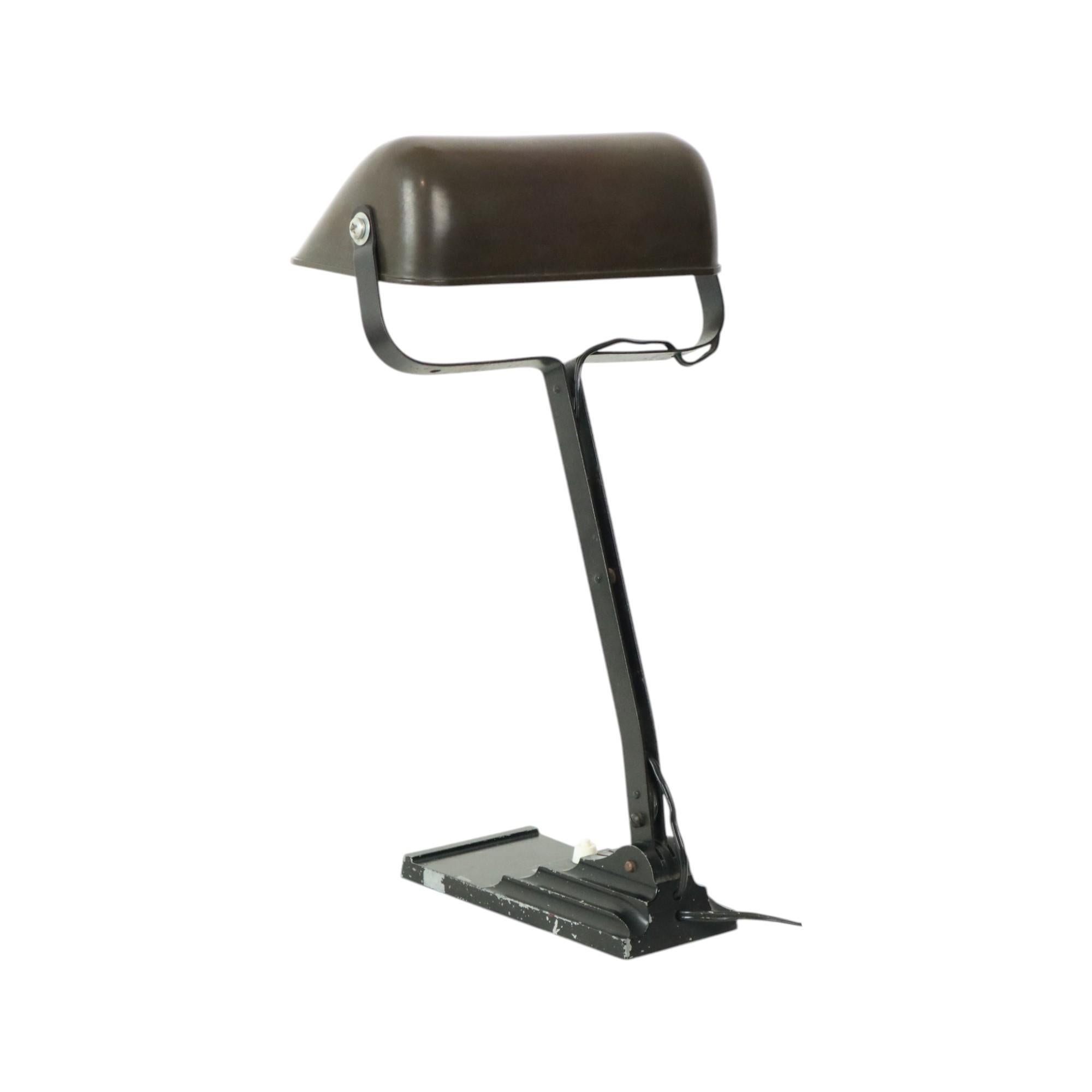 Européen Lampe de bureau Art Déco Erpe Modèle 52 Bakélite fer forgé en vente