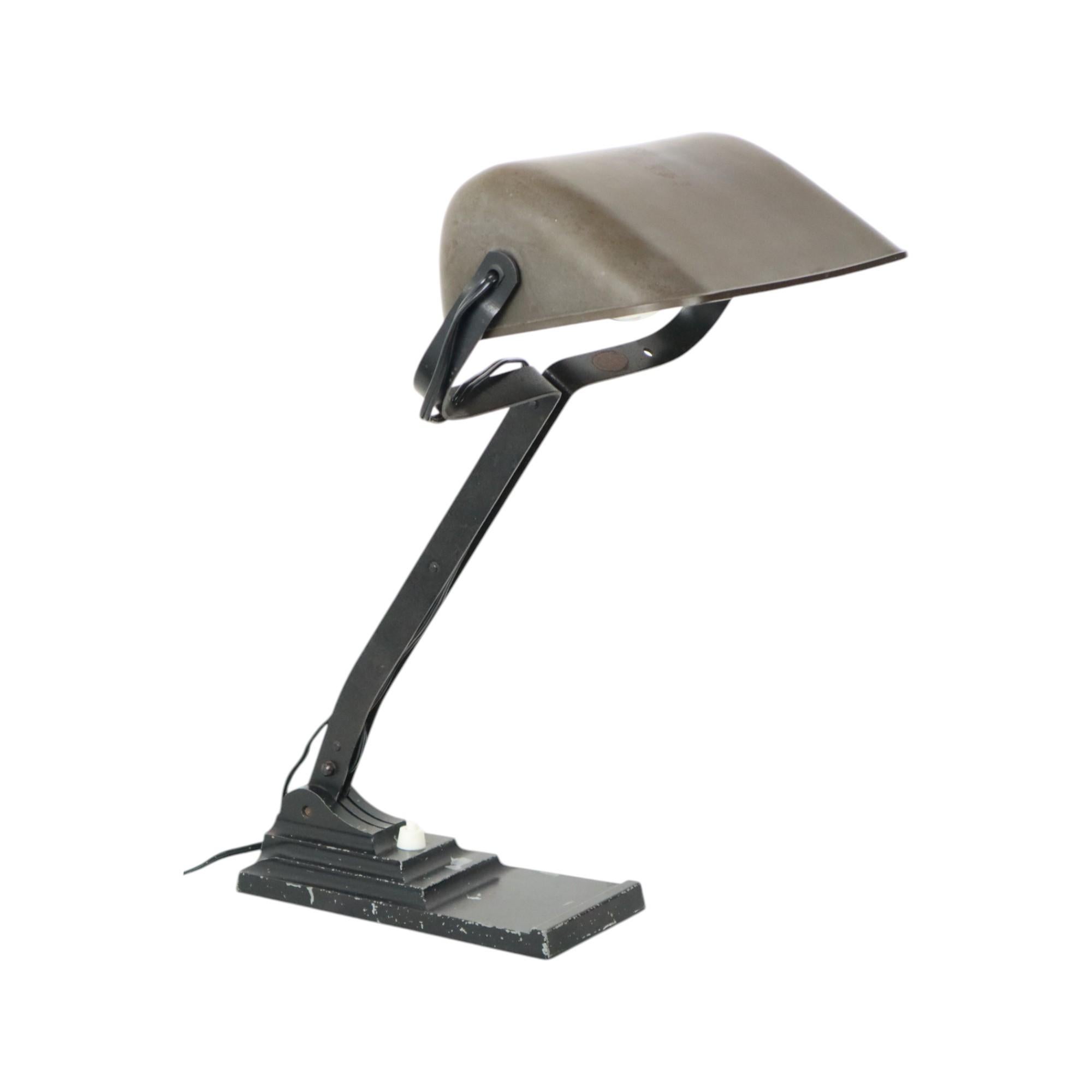 Début du 20ème siècle Lampe de bureau Art Déco Erpe Modèle 52 Bakélite fer forgé en vente