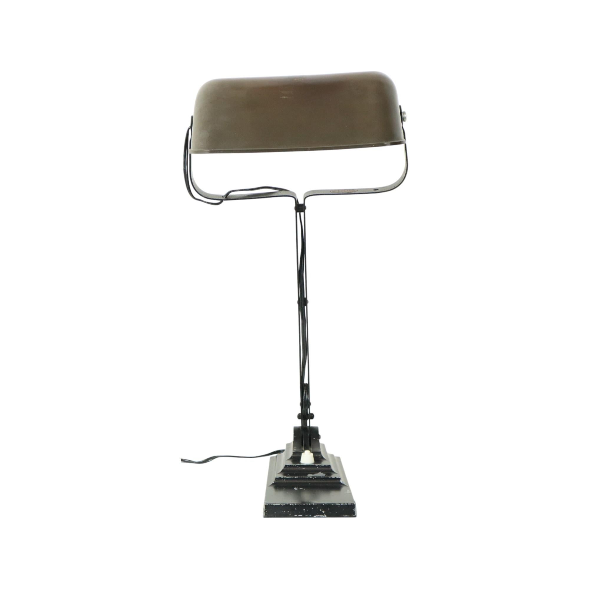 Lampe de bureau Art Déco Erpe Modèle 52 Bakélite fer forgé en vente 2