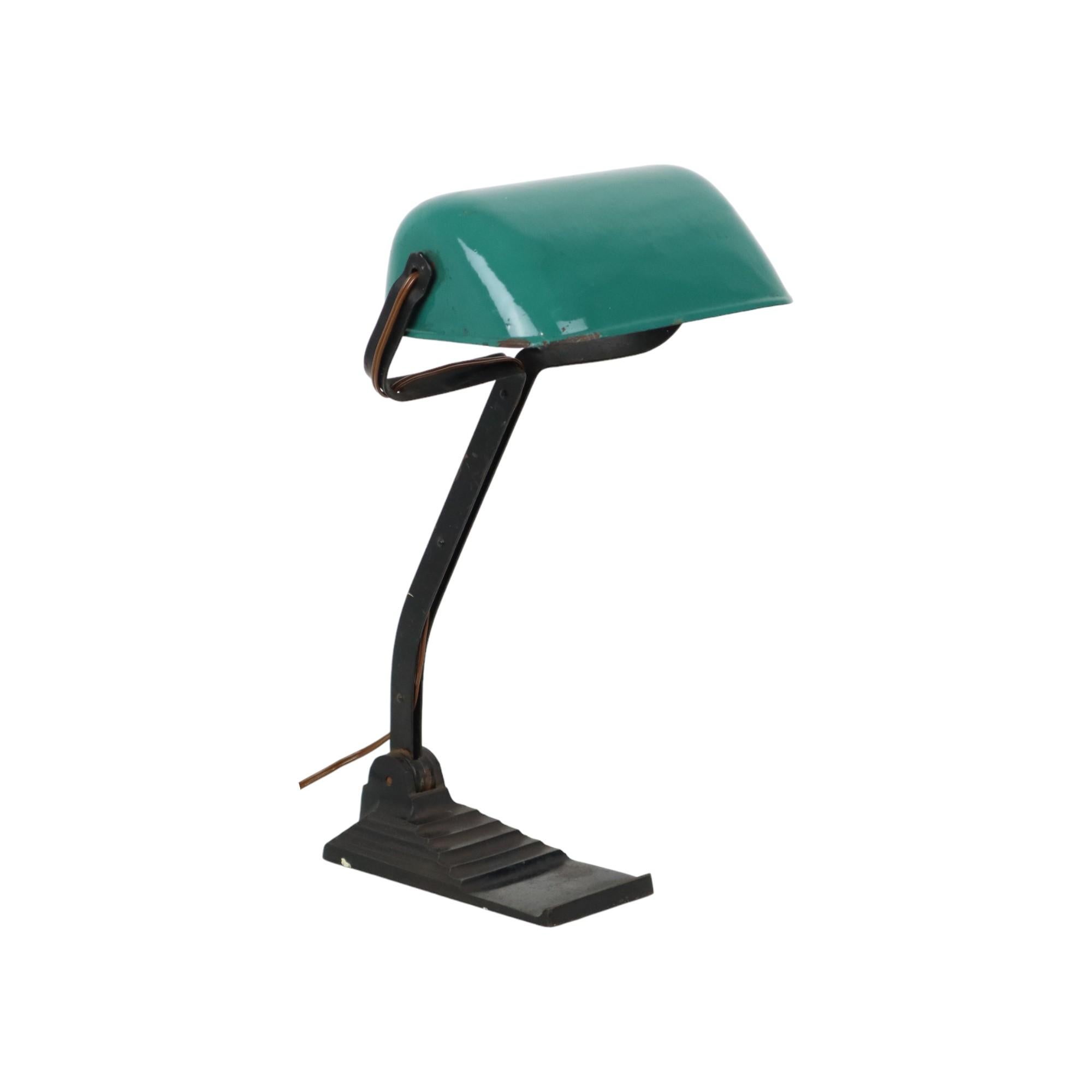 Lampe de bureau Art Déco Erpe Modèle 52 Abat-jour en fer forgé émaillé vert en vente 3