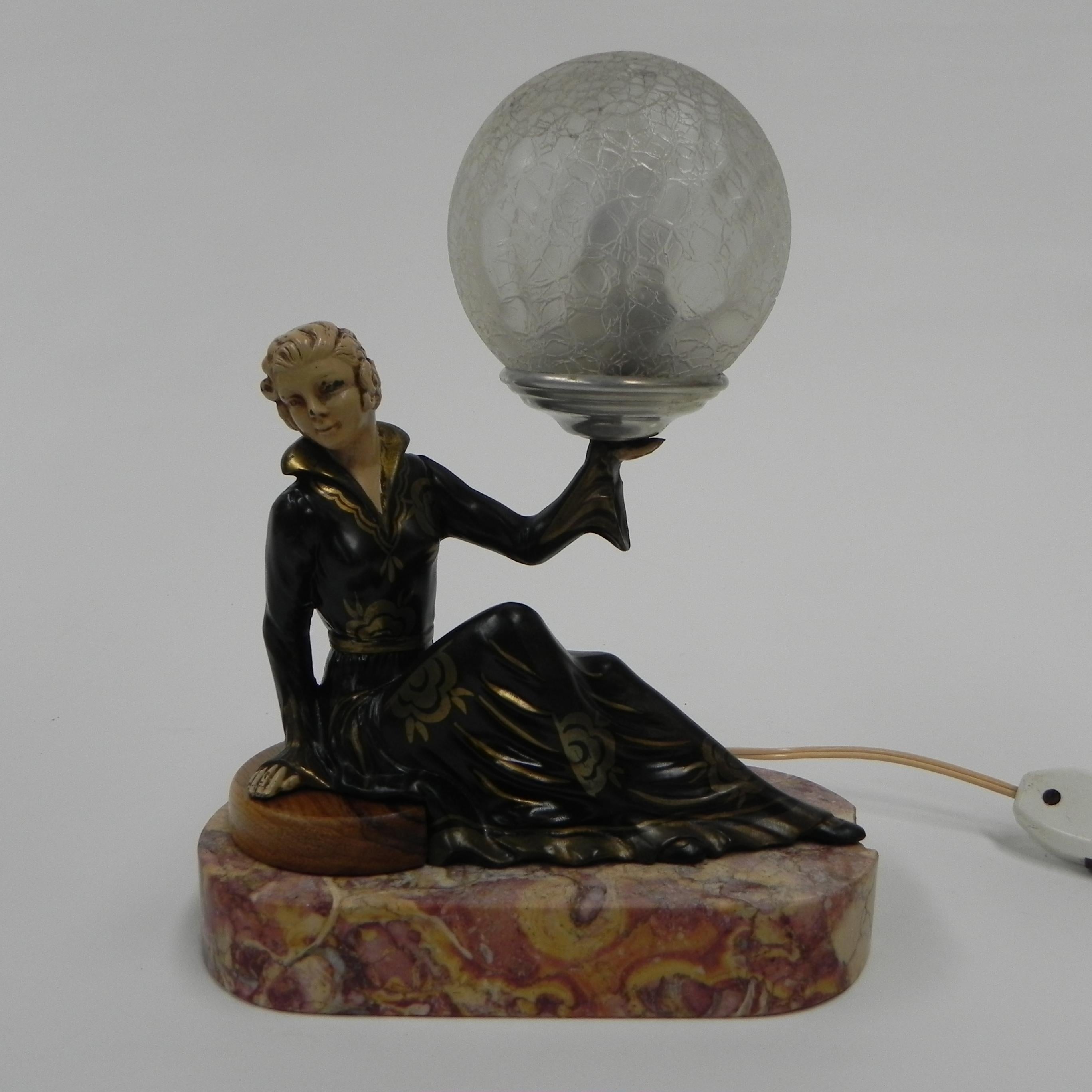 Height: 25 cm.
Width: 20 cm.
Depth: 10 cm.
The wooden disc where the woman is seated on
has been renewed by us.
The lamp is equipped with a bayonet
bulb holder with adapter to E14.
It can therefore simply be used for lamps
with a small screw
