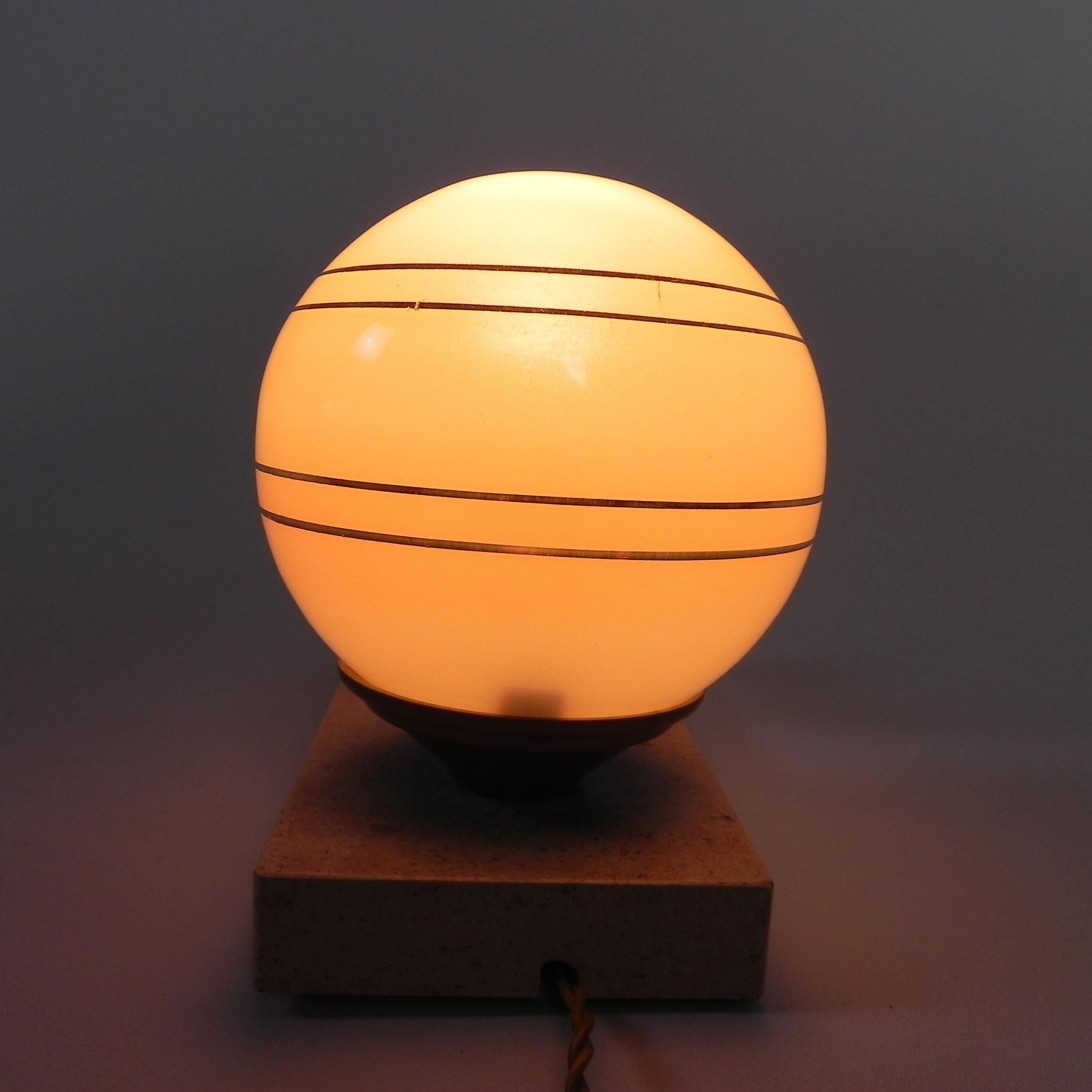 Lampe de bureau Art déco avec cerf et boule de verre, années 1930 en vente 9