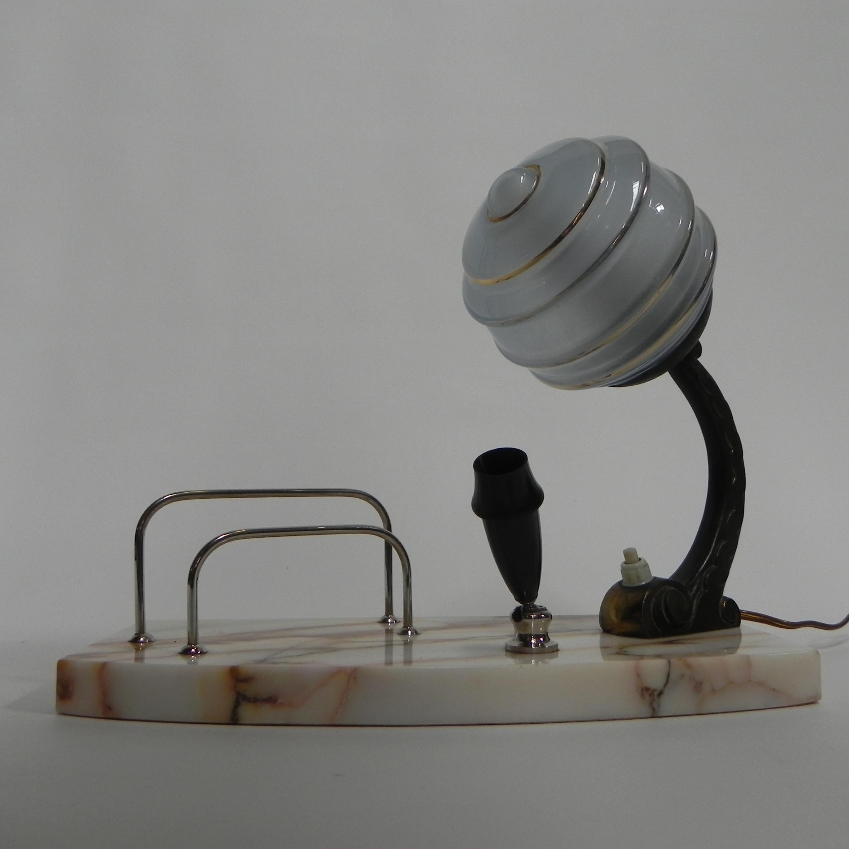 Lampe de bureau Art déco avec stylo et porte-lettres en vente 1