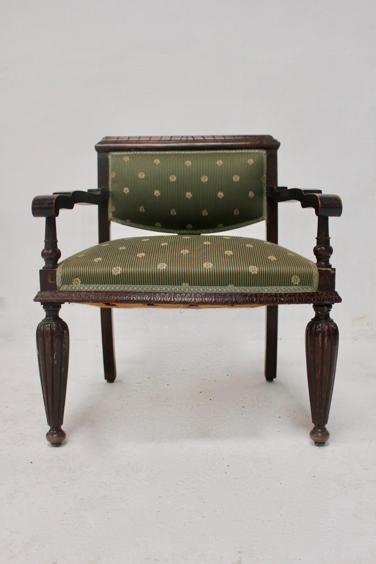 Art Deco club armchair made in Spain with its original upholstery, 1930s.
 