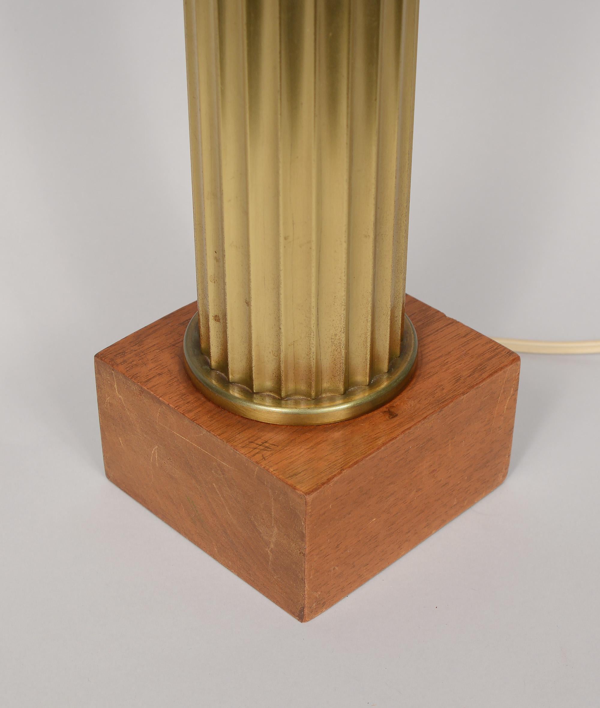 Art Deco Desk or Table Lamp with Fluted Brass Column In Good Condition For Sale In San Mateo, CA