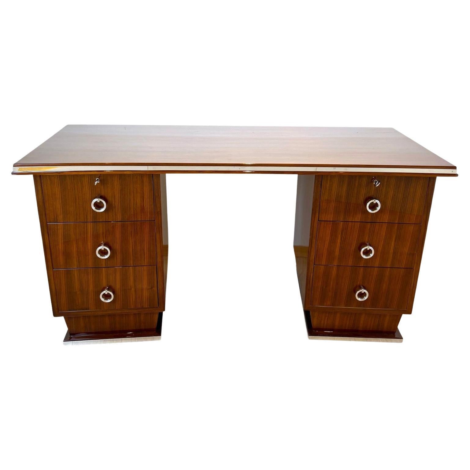 Beautiful balanced Art Deco Desk in high-gloss lacquered east-indian Rosewood with nickel plated handles. Fully restored, from France circa 1930.
 
Elegant modernist Art Deco design with slightly curved top. East Indian rosewood veneered, high gloss
