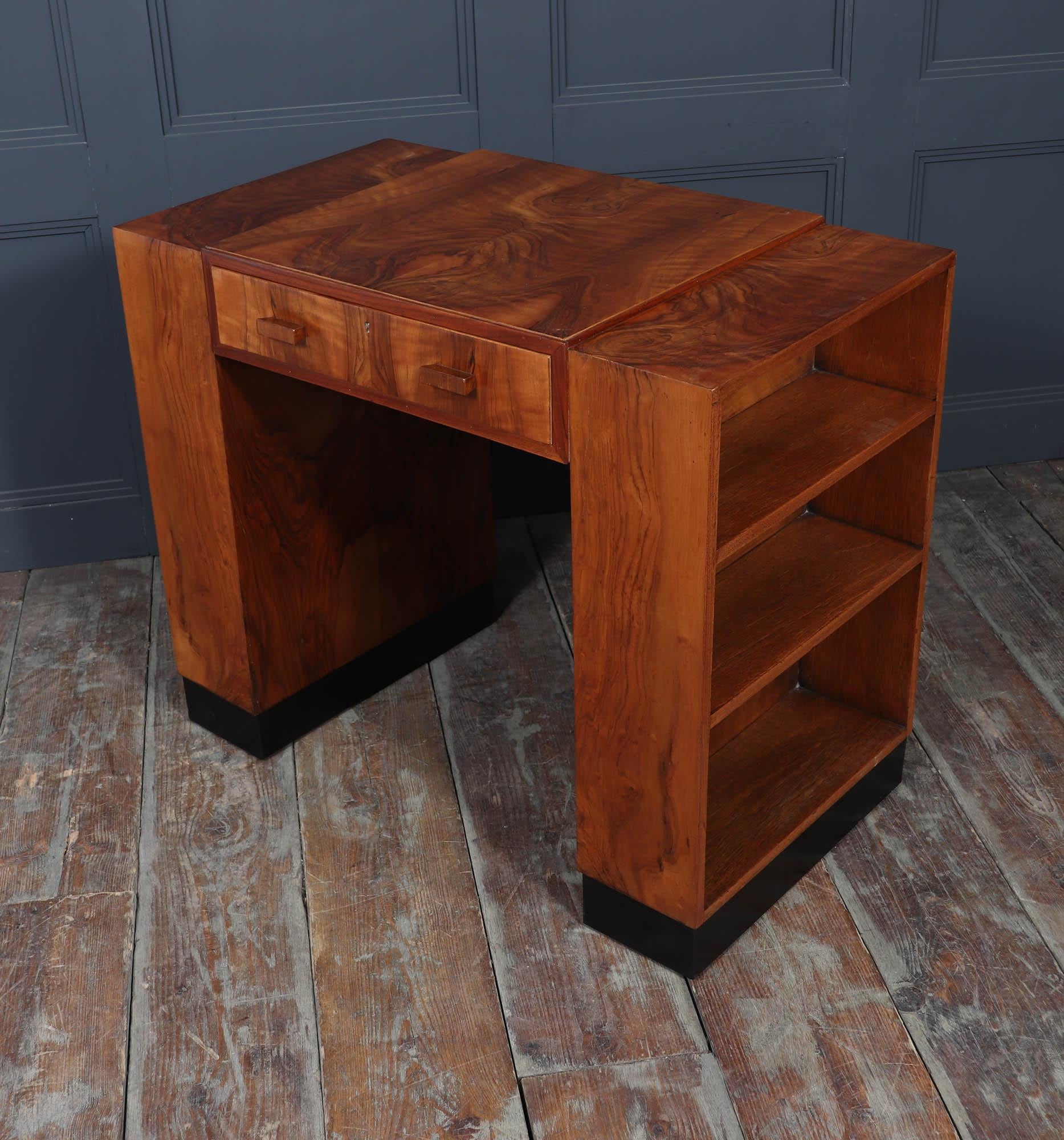 Bureau Art Déco avec étagères en noyer en vente 3