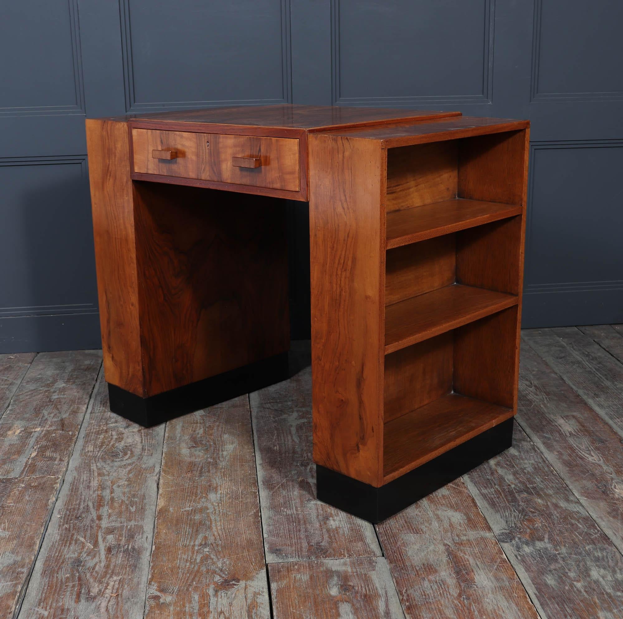 Bureau Art Déco avec étagères en noyer en vente 4