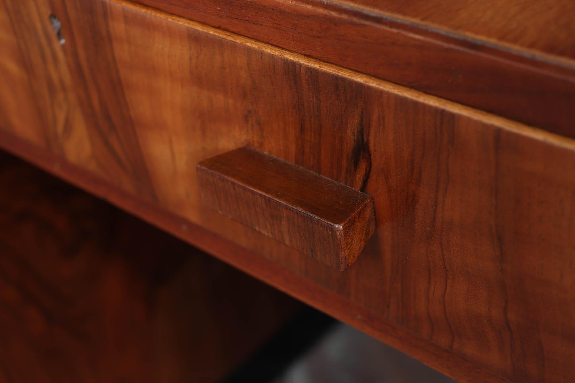 Bureau Art Déco avec étagères en noyer en vente 5