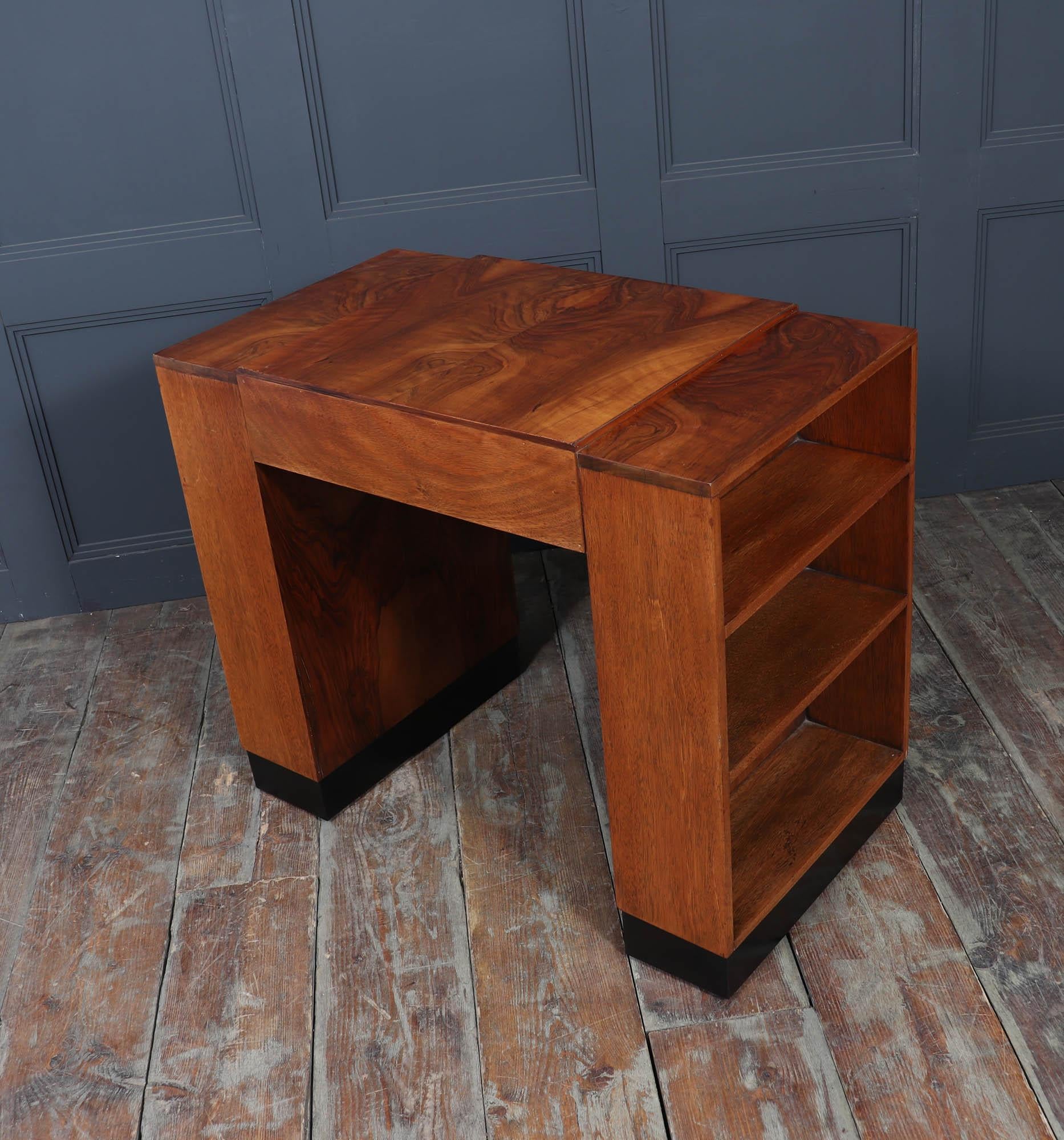 Bureau Art Déco avec étagères en noyer en vente 7