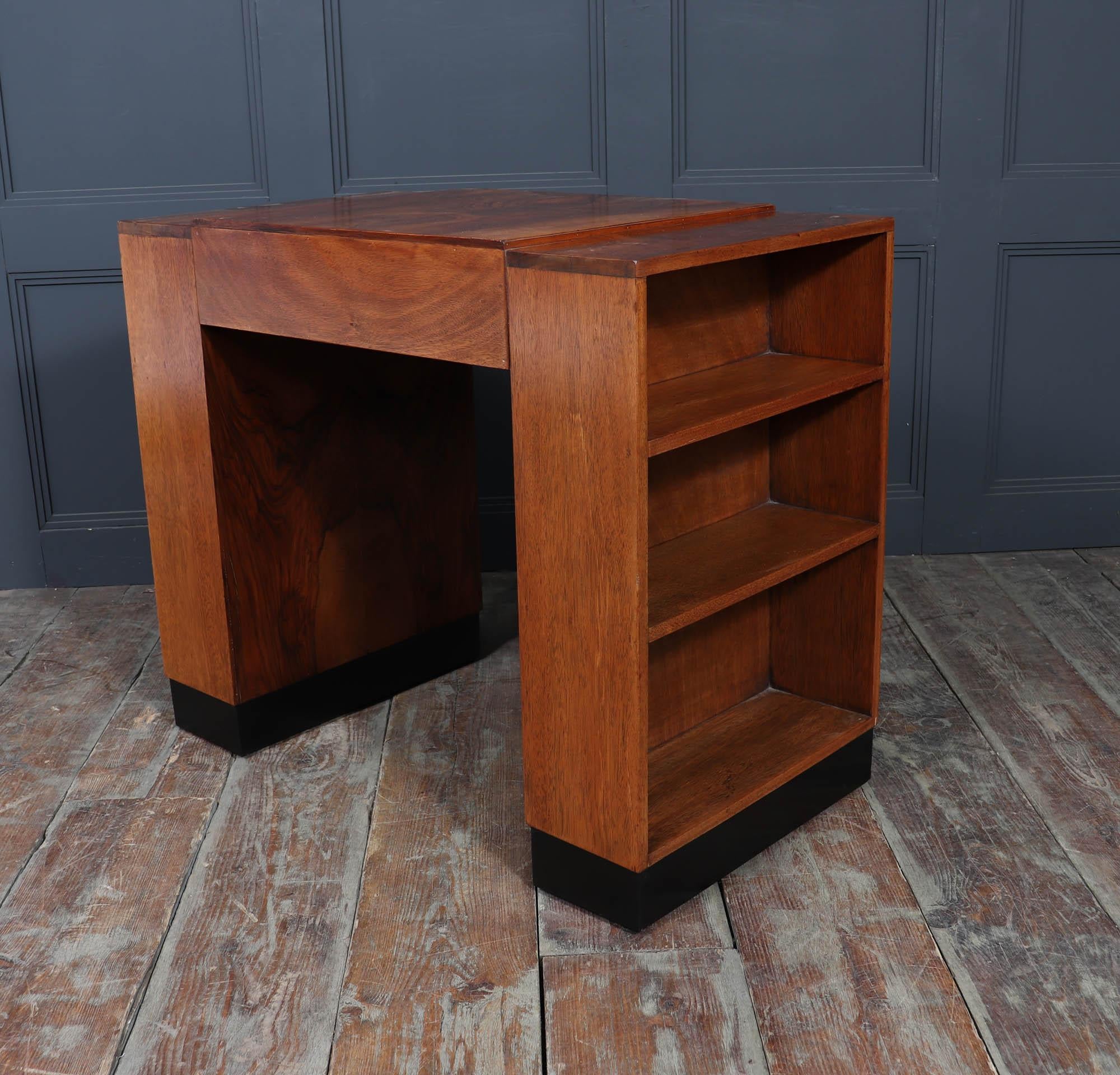 Bureau Art Déco avec étagères en noyer en vente 8