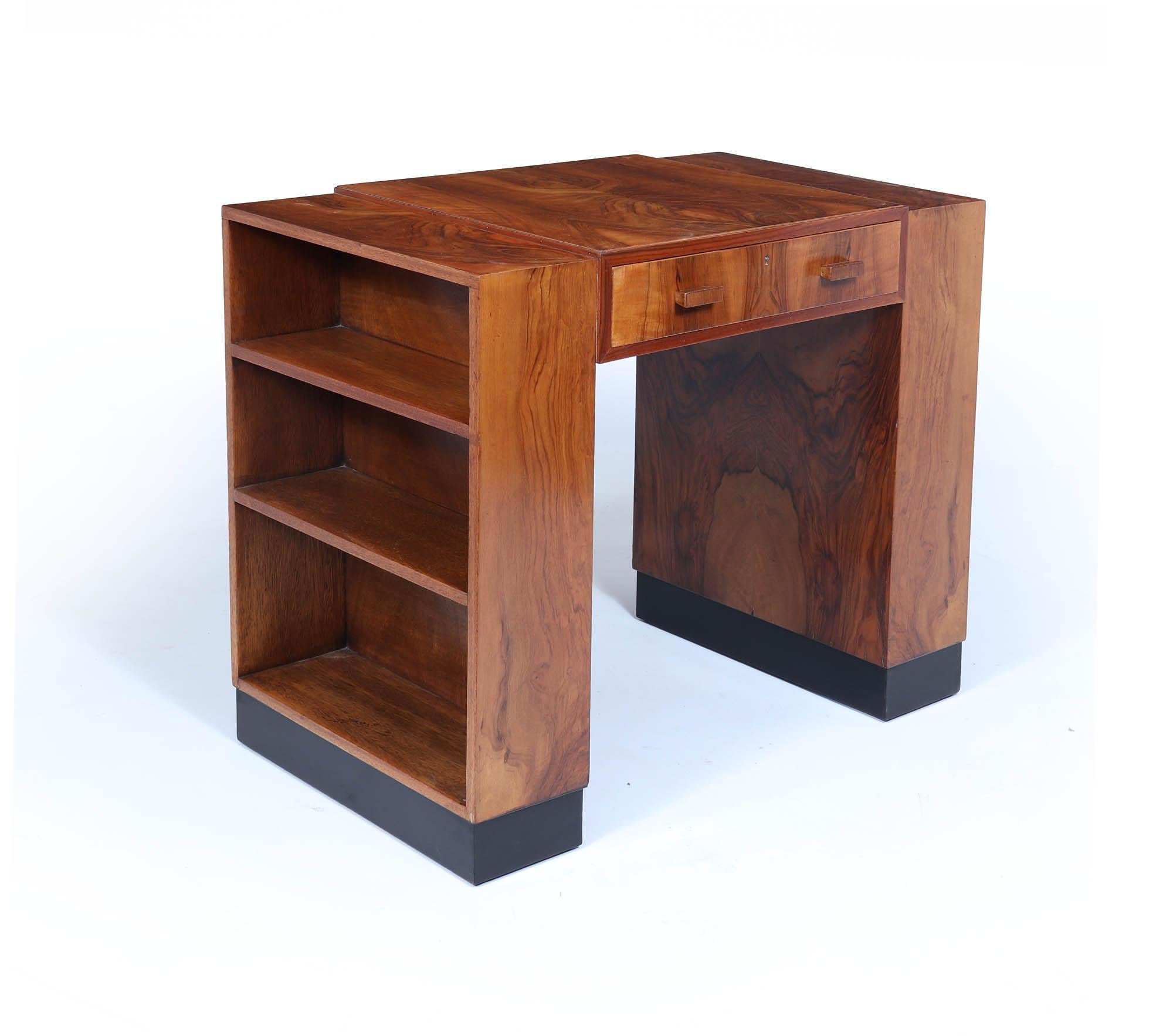 Art déco Bureau Art Déco avec étagères en noyer en vente