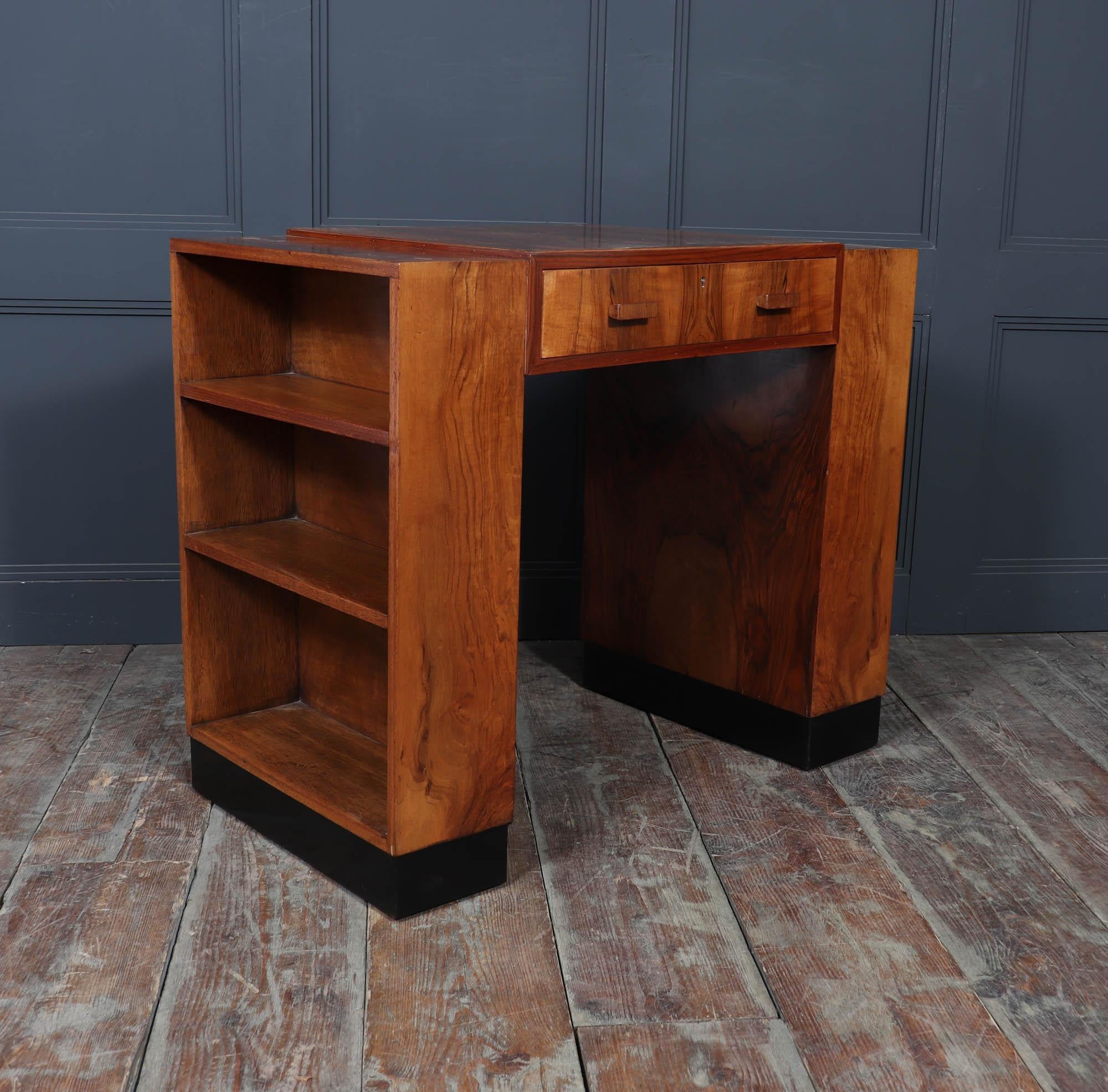 Bureau Art Déco avec étagères en noyer en vente 2