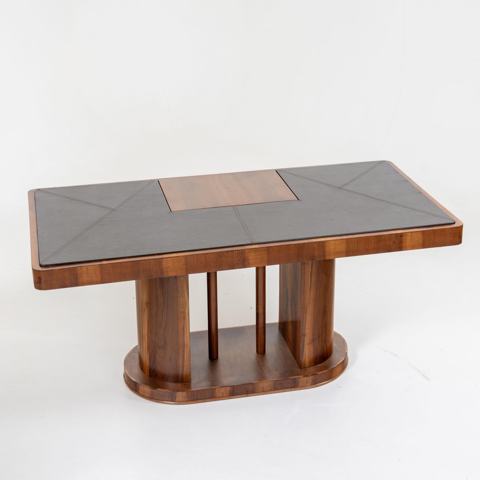 Mid-20th Century Art Deco Desk With Leather Top, 1930s For Sale