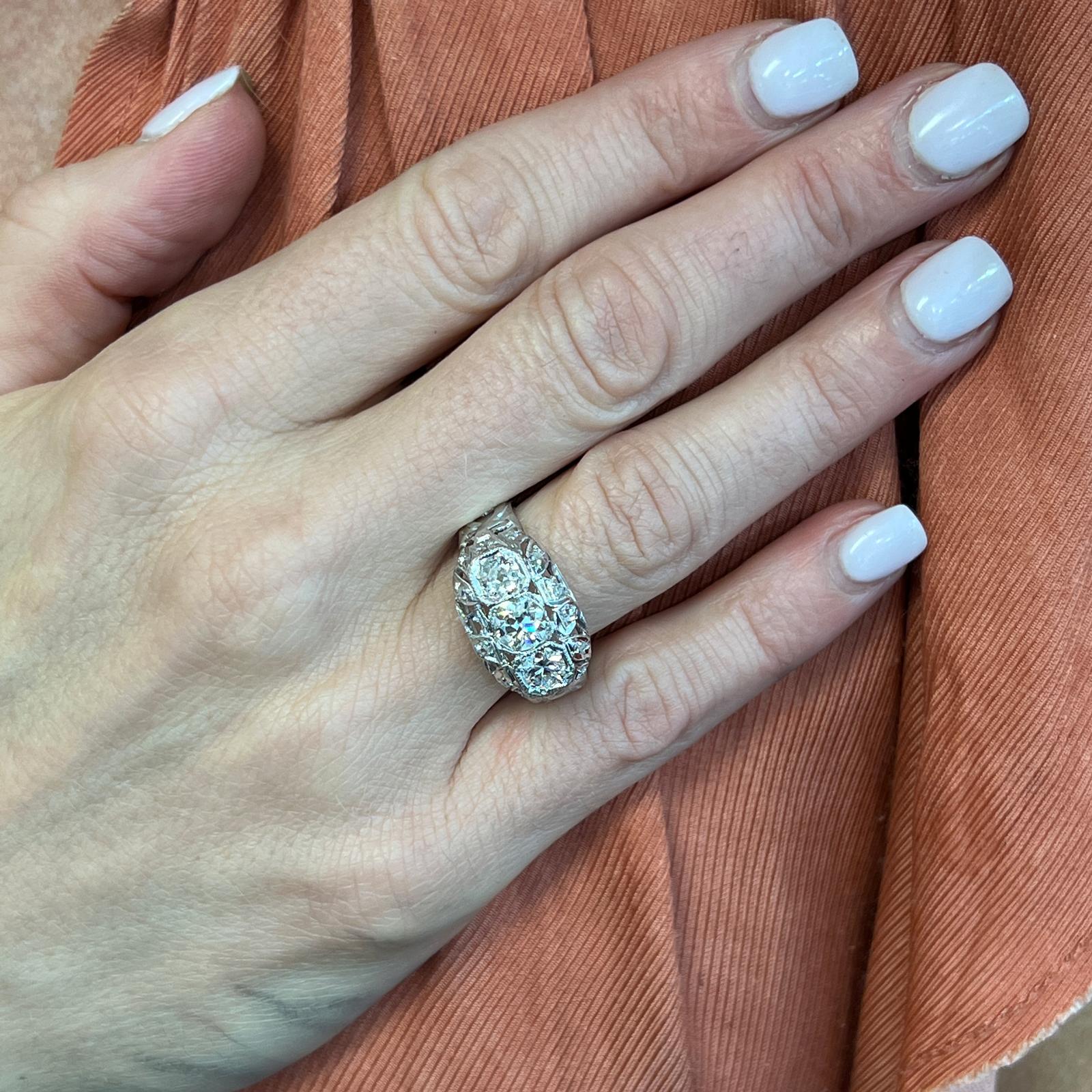 Vintage Art Deco Diamant 14 Karat Gold Filigraner Nachlassring mit modernem Schaft (Art déco)