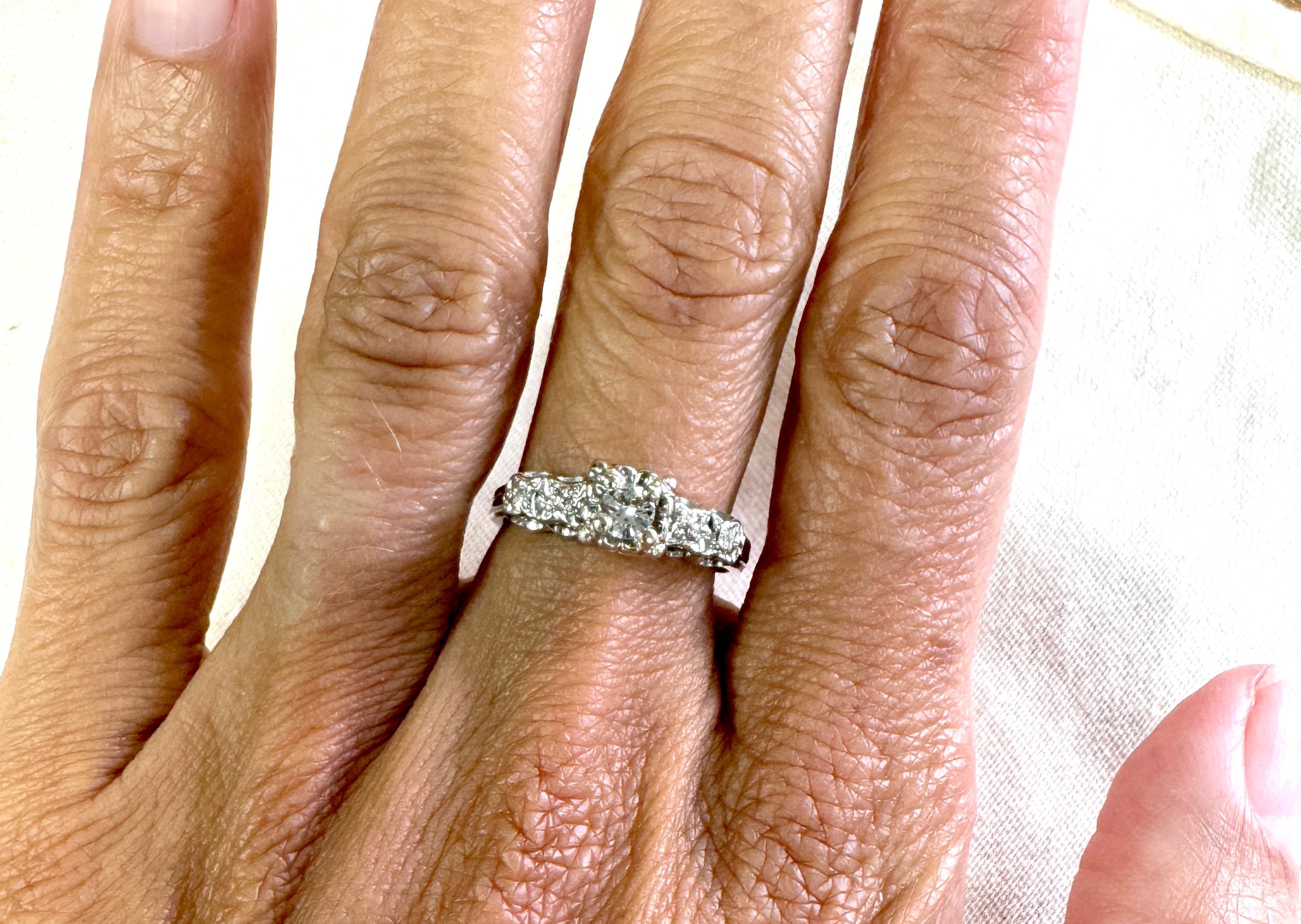 Anello di fidanzamento Art Deco con diamante 14K estratto .29ct originale 1930's-1940's in vendita 1