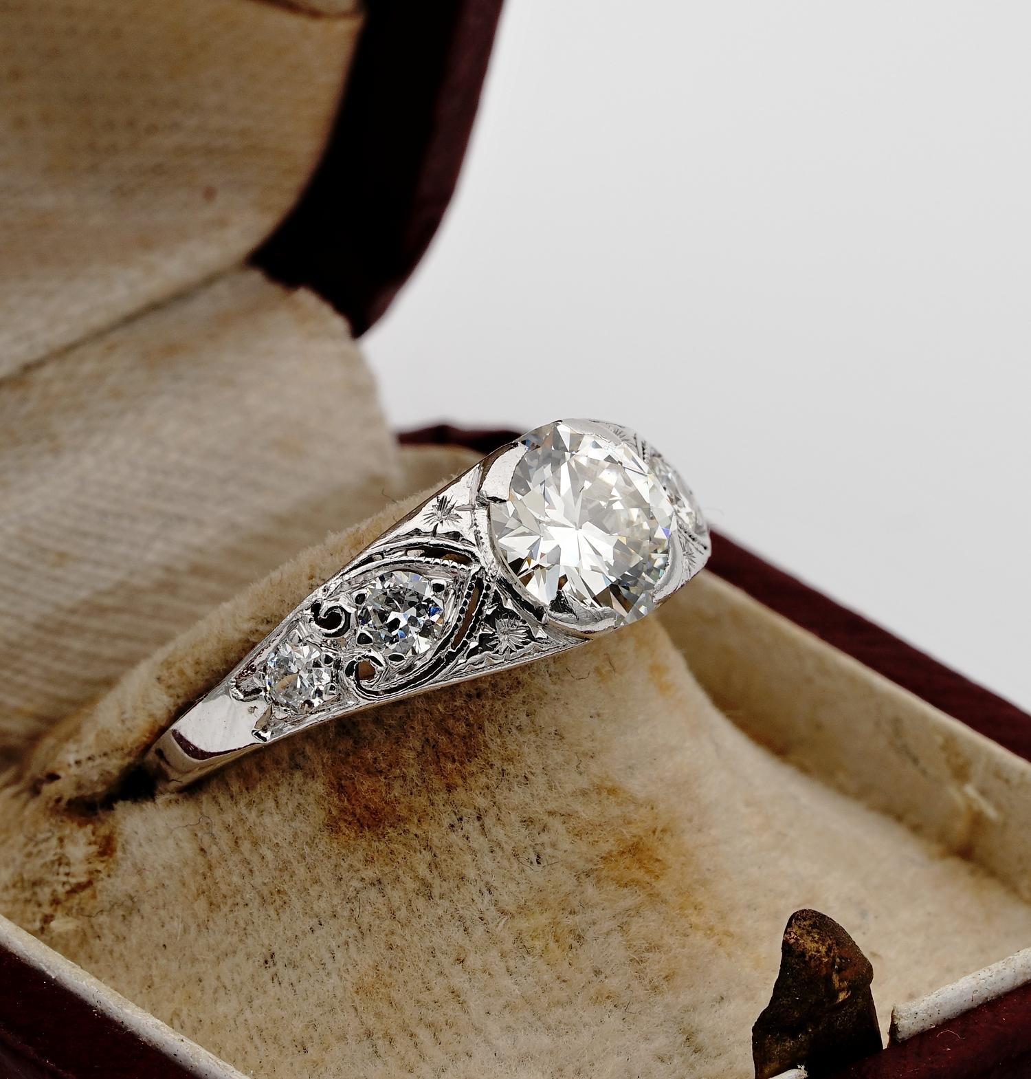 Women's Art Deco Diamond 1.55 Carat Plus I VS2 Rare Platinum Engagement Ring