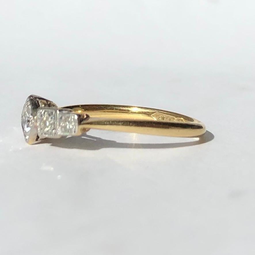 Dieser fünf Steine umfassende Diamantring im klassischen Art-Déco-Stil besteht aus Quadraten und Platten aus Platin. Die Diamanten im alten europäischen Schliff haben einen Gesamtumfang von 25 pts und sind auf einer offenen Galerie gefasst.