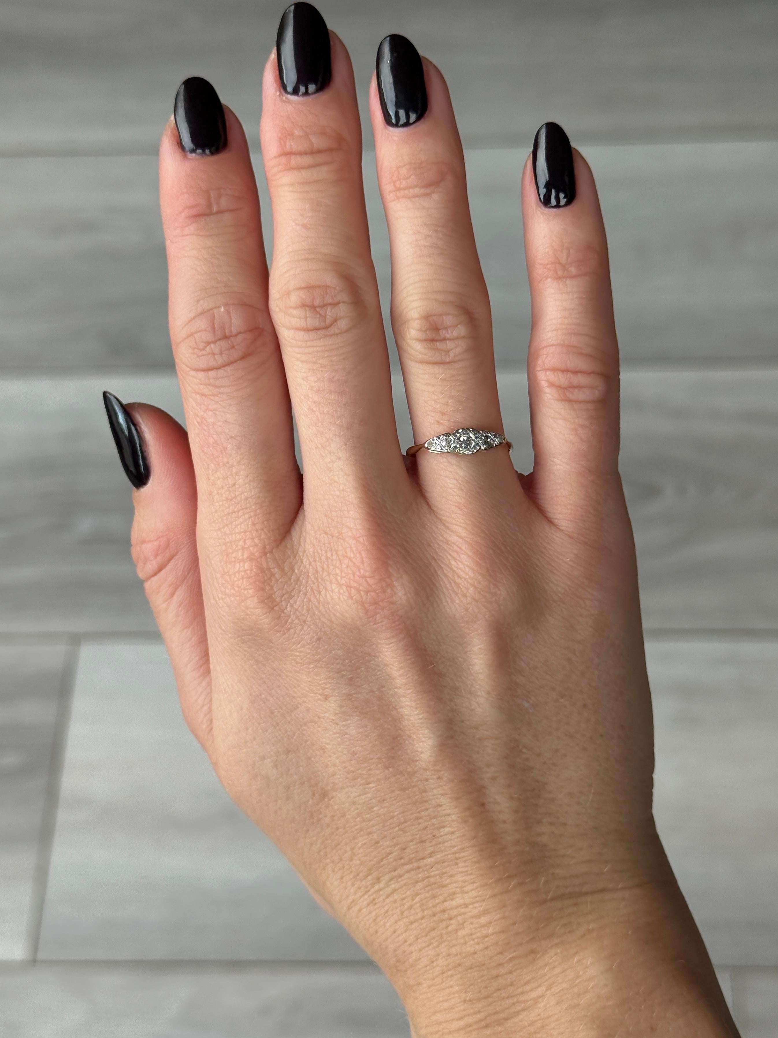 Anello a pannello con cinque pietre in oro e platino con diamante Art Déco 18 carati In condizioni buone in vendita a Chipping Campden, GB