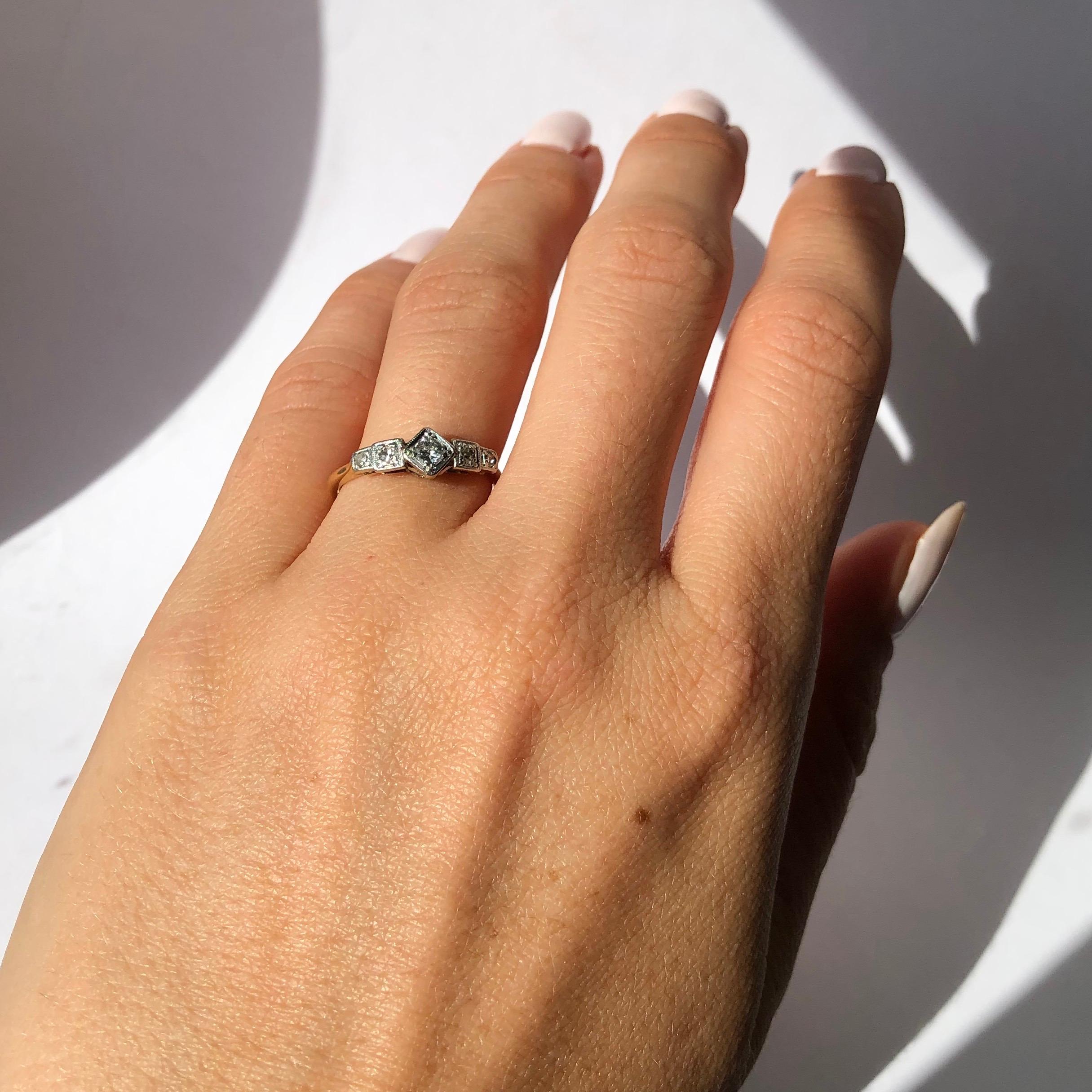 Art Deco Diamant, 18 Karat Gold und Platin Fünf-Stein-Paneel-Ring im Zustand „Gut“ im Angebot in Chipping Campden, GB