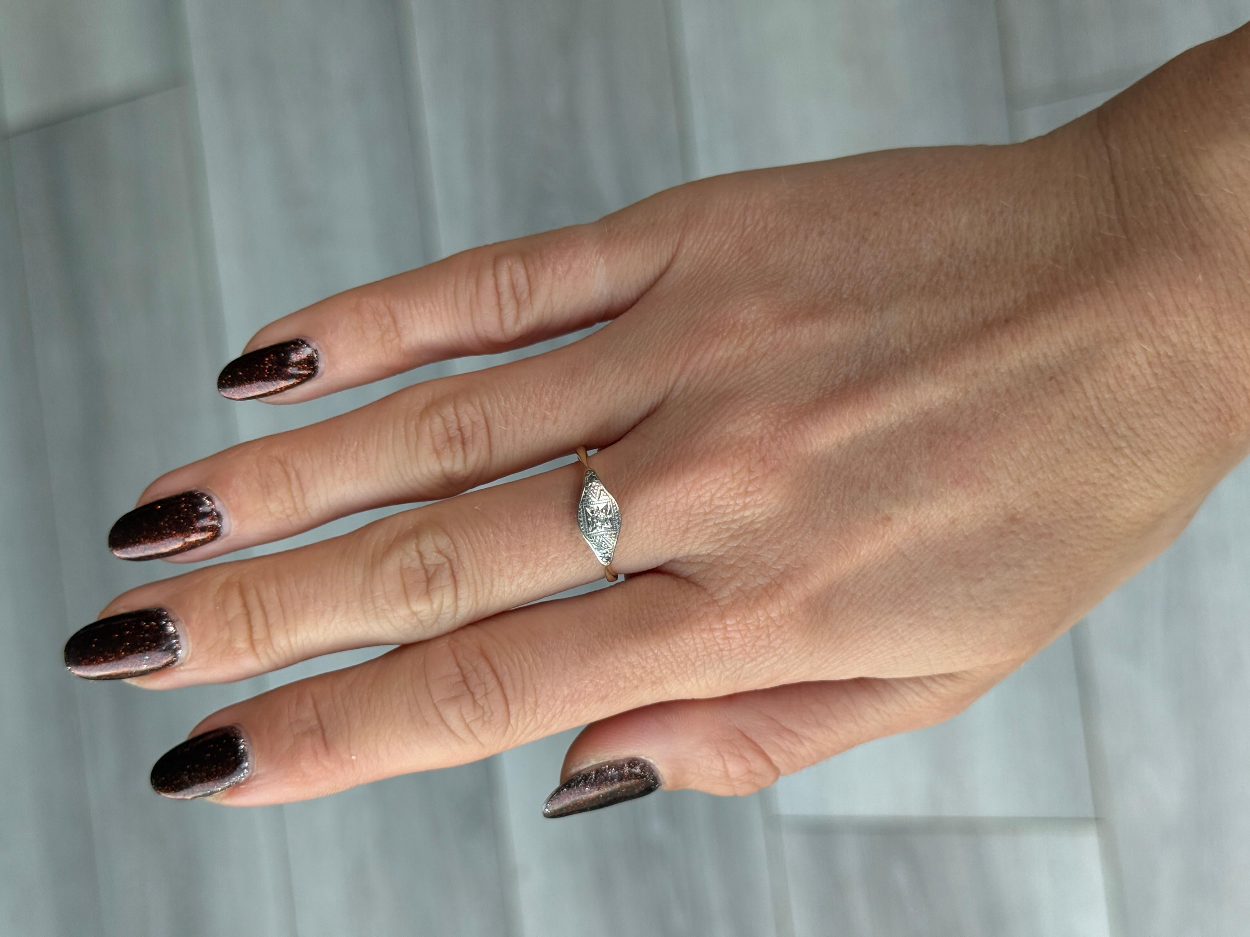 Taille ronde Bague panneau Art déco en or 18 carats et platine avec diamant en vente