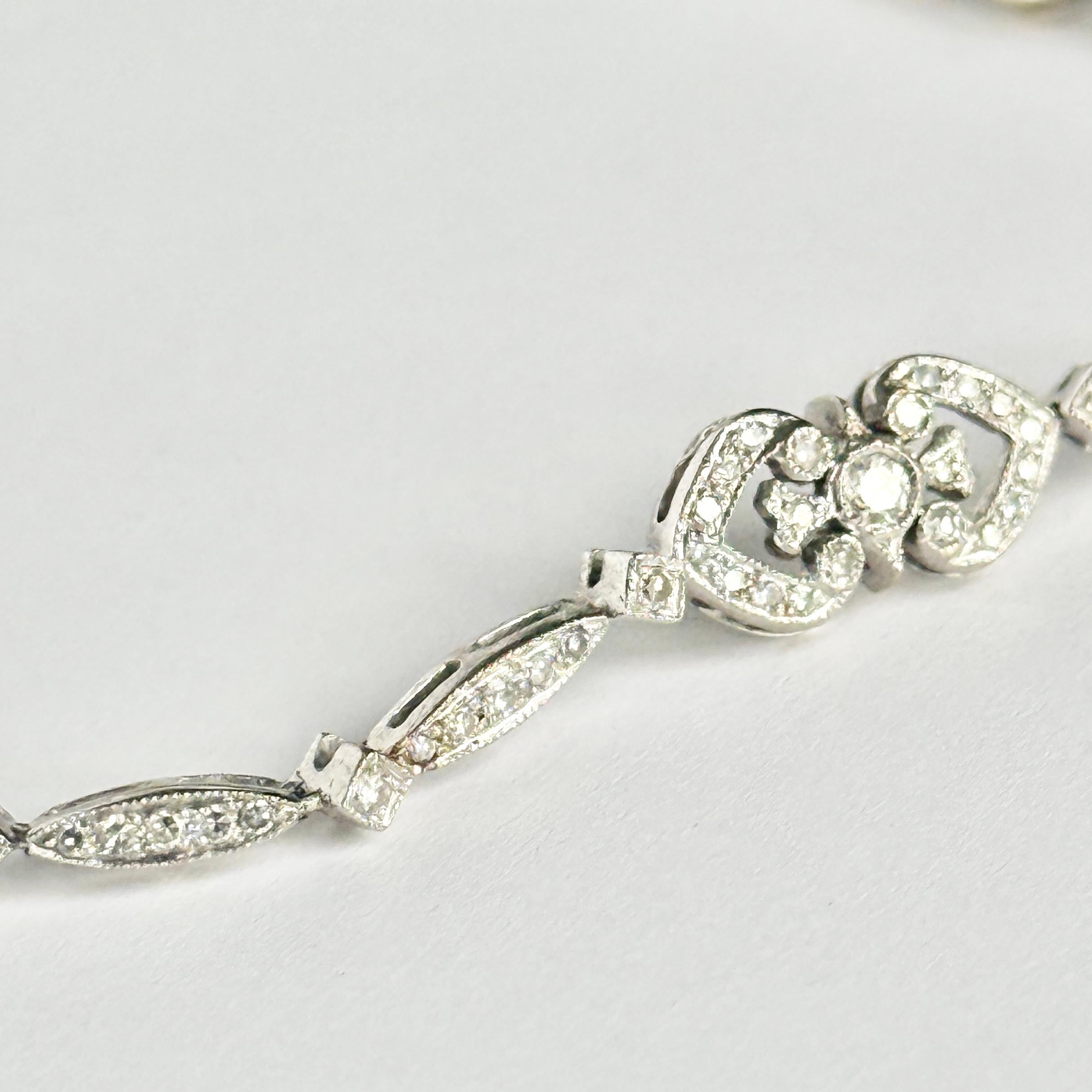Taglio rotondo Bracciale Art Deco con diamanti in oro bianco 18 carati in vendita