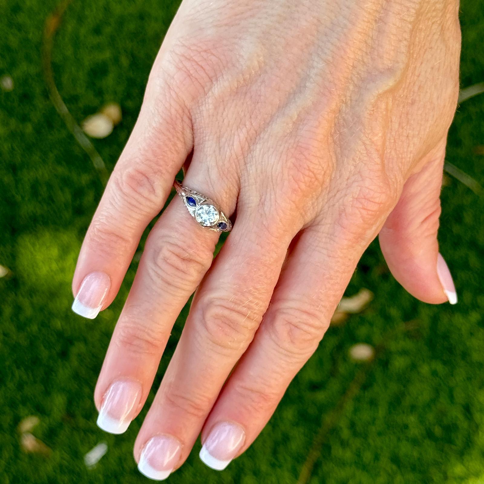Round Cut Art Deco Diamond 18 Karat White Gold Filigree Engagement Ring For Sale