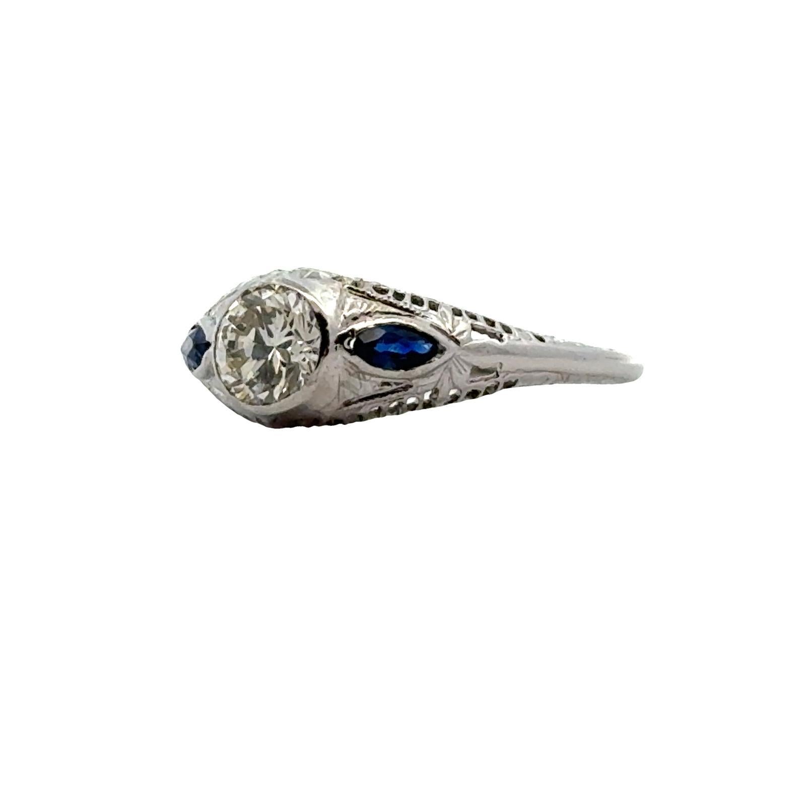 Women's Art Deco Diamond 18 Karat White Gold Filigree Engagement Ring For Sale