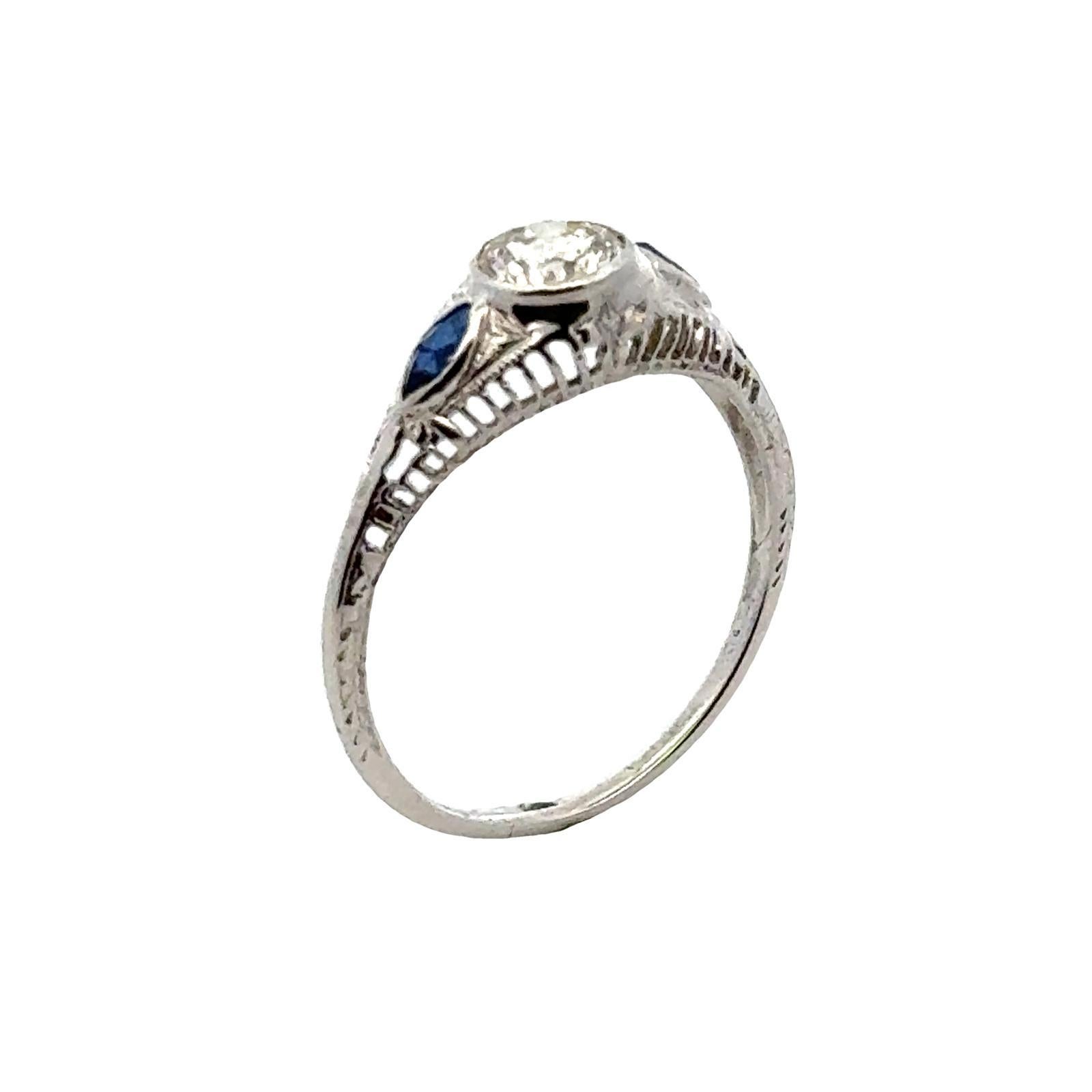 Art Deco Diamond 18 Karat White Gold Filigree Engagement Ring For Sale 1