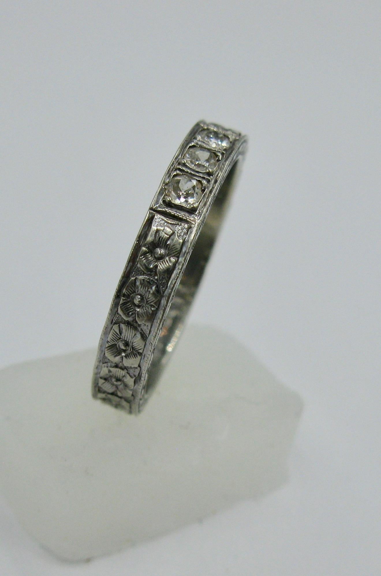 Round Cut Art Deco Diamond 18 Karat White Gold Wedding Engagement Band Ring Stack Ring For Sale