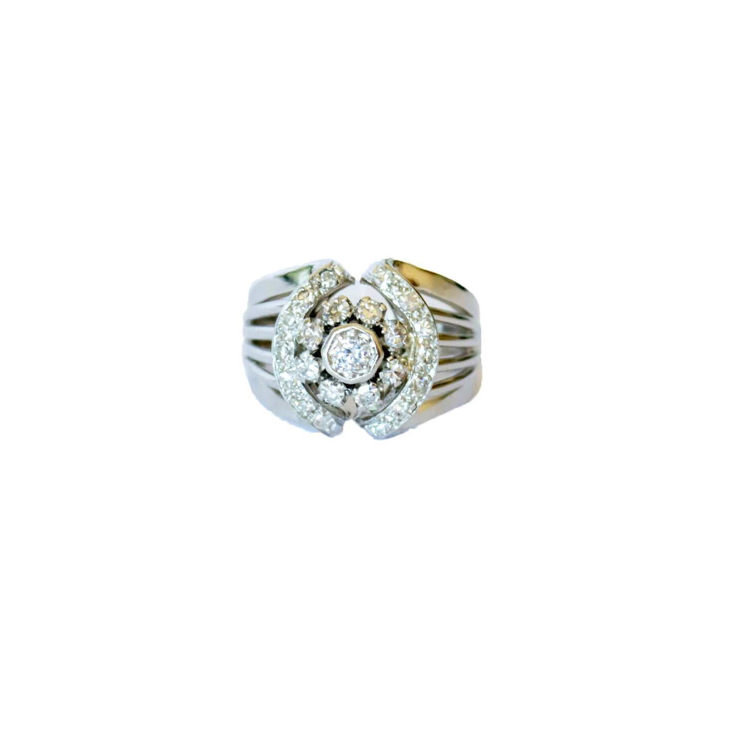 This Art Deco-style ring is crafted in 18K gold and features diamonds. It has a weight of 11.04 grams. 
The ring is adorned with 22 diamonds in a mix of single and brilliant cuts, totaling 0.70 carats, with VS-SI clarity and H color. 
The diamonds