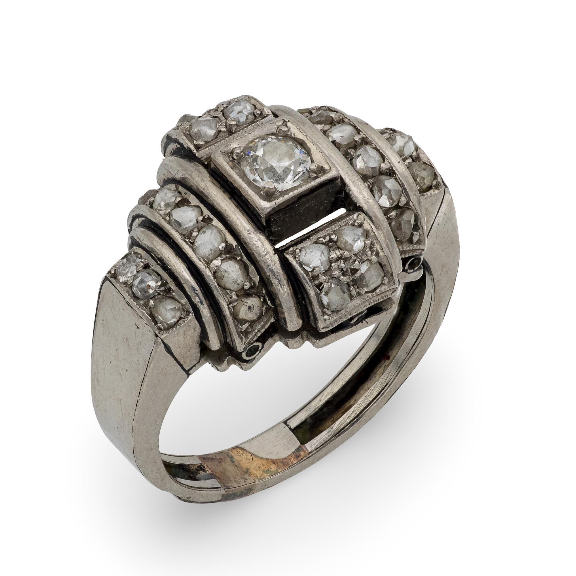Art Deco Diamantring aus 18k Weißgold im Angebot