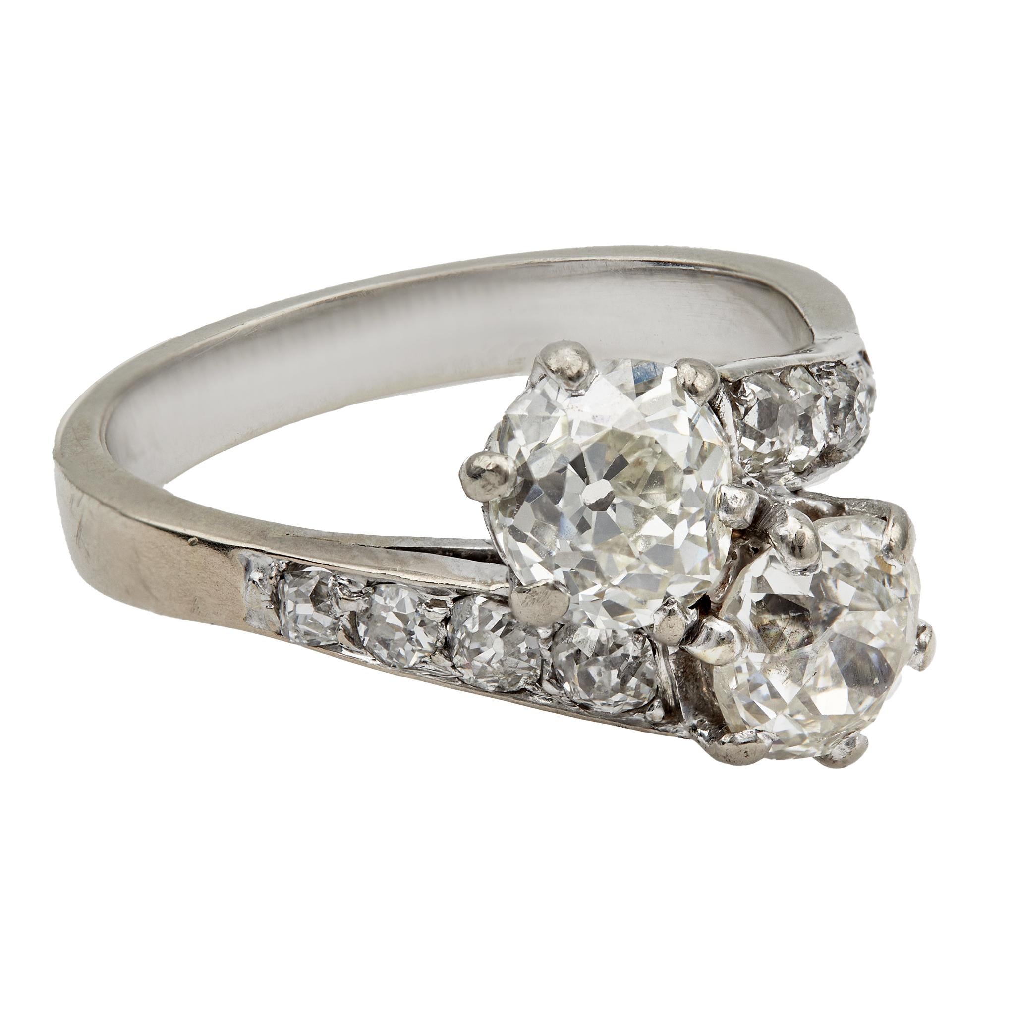 Women's or Men's Art Deco Diamond 18k White Gold Toi et Moi Ring