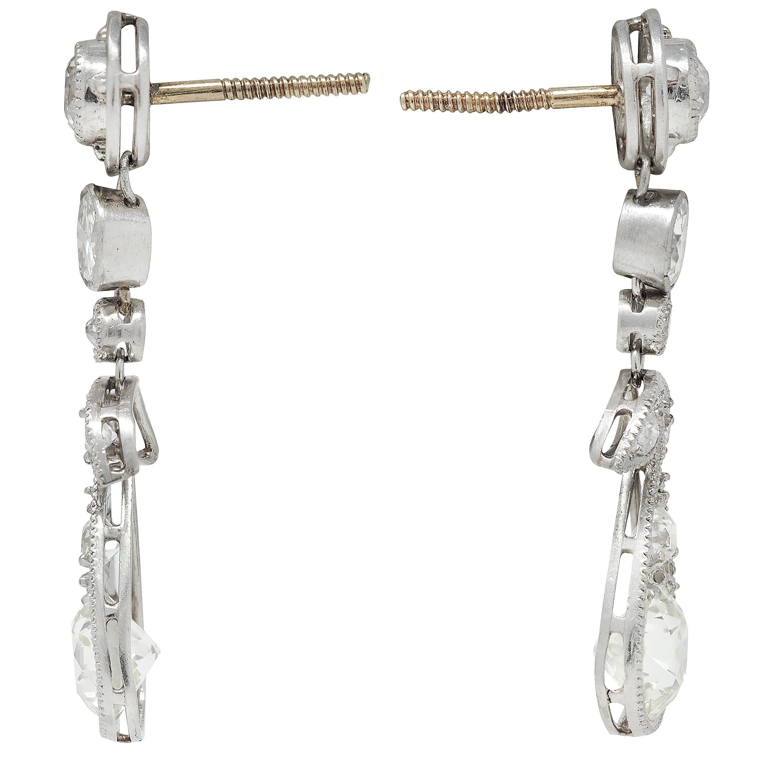 Art Déco Orecchini a goccia con diamante Art Deco 4,20 in platino e oro 14 carati, con fiori antichi in vendita