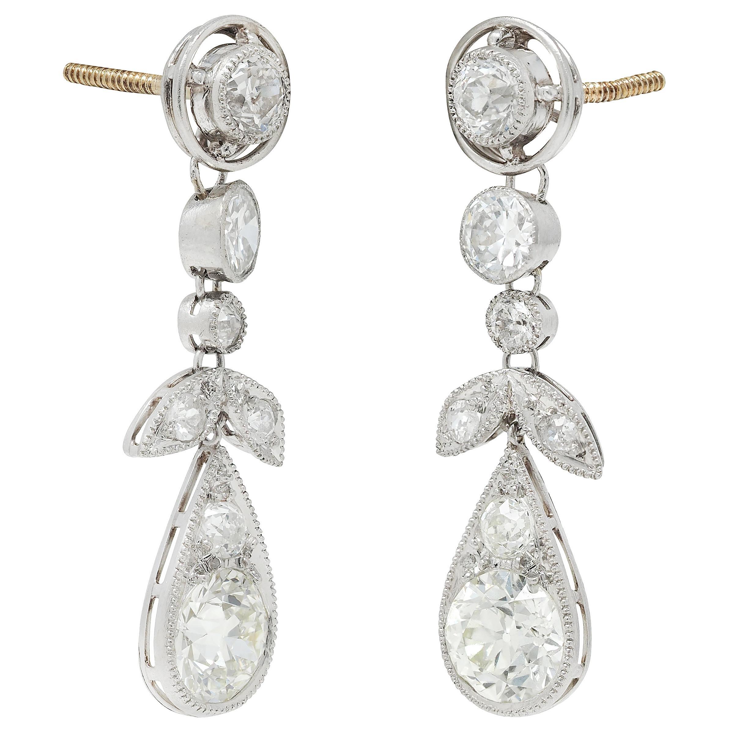 Orecchini a goccia con diamante Art Deco 4,20 in platino e oro 14 carati, con fiori antichi In condizioni ottime in vendita a Philadelphia, PA